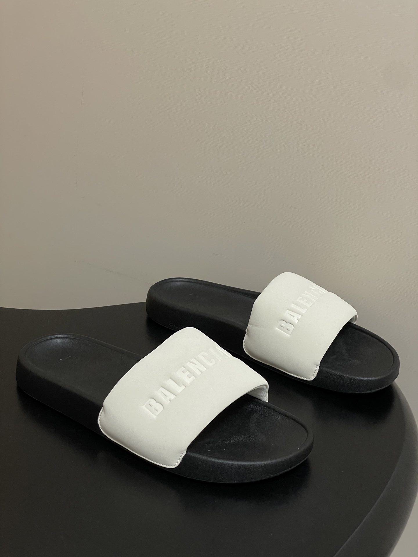 -26s春夏新款Balenciaga巴黎世家经典字母压印一字拖鞋休闲沙滩厚底拖鞋夏日多巴胺，把时髦踩在脚