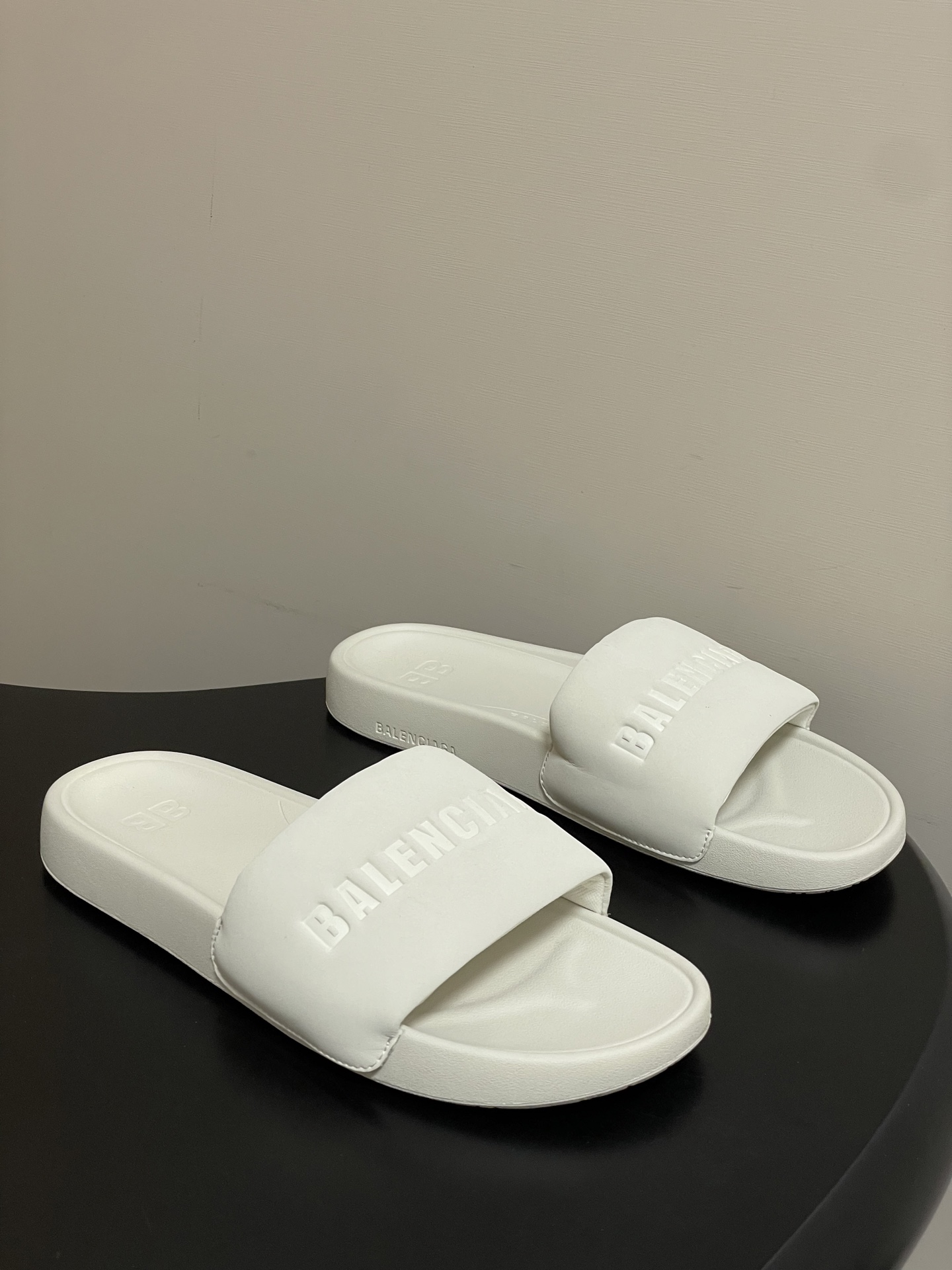 -26s春夏新款Balenciaga巴黎世家经典字母压印一字拖鞋休闲沙滩厚底拖鞋夏日多巴胺，把时髦踩在脚