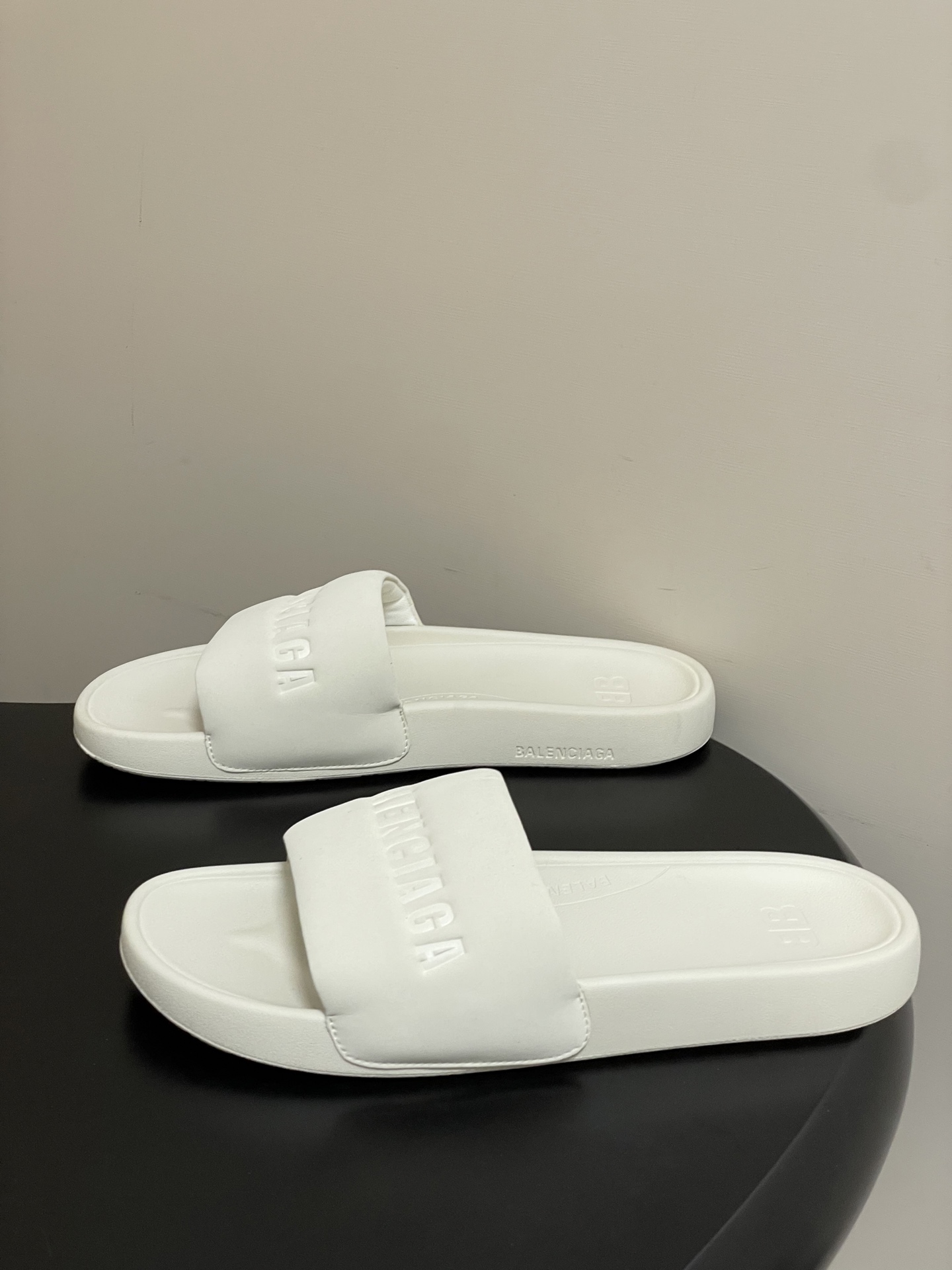 -26s春夏新款Balenciaga巴黎世家经典字母压印一字拖鞋休闲沙滩厚底拖鞋夏日多巴胺，把时髦踩在脚