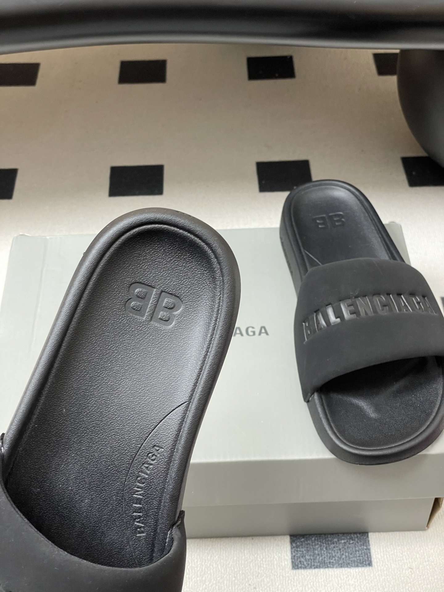 -26s春夏新款Balenciaga巴黎世家经典字母压印一字拖鞋休闲沙滩厚底拖鞋夏日多巴胺，把时髦踩在脚