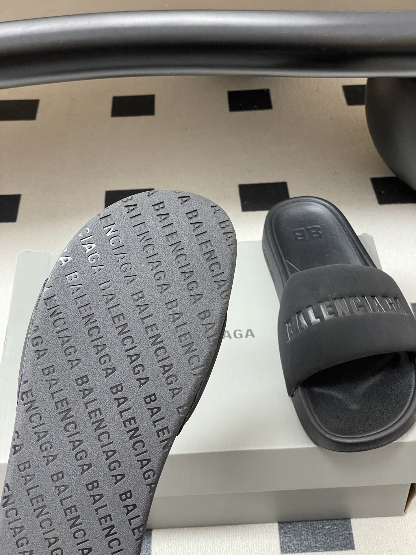 -26s春夏新款Balenciaga巴黎世家经典字母压印一字拖鞋休闲沙滩厚底拖鞋夏日多巴胺，把时髦踩在脚