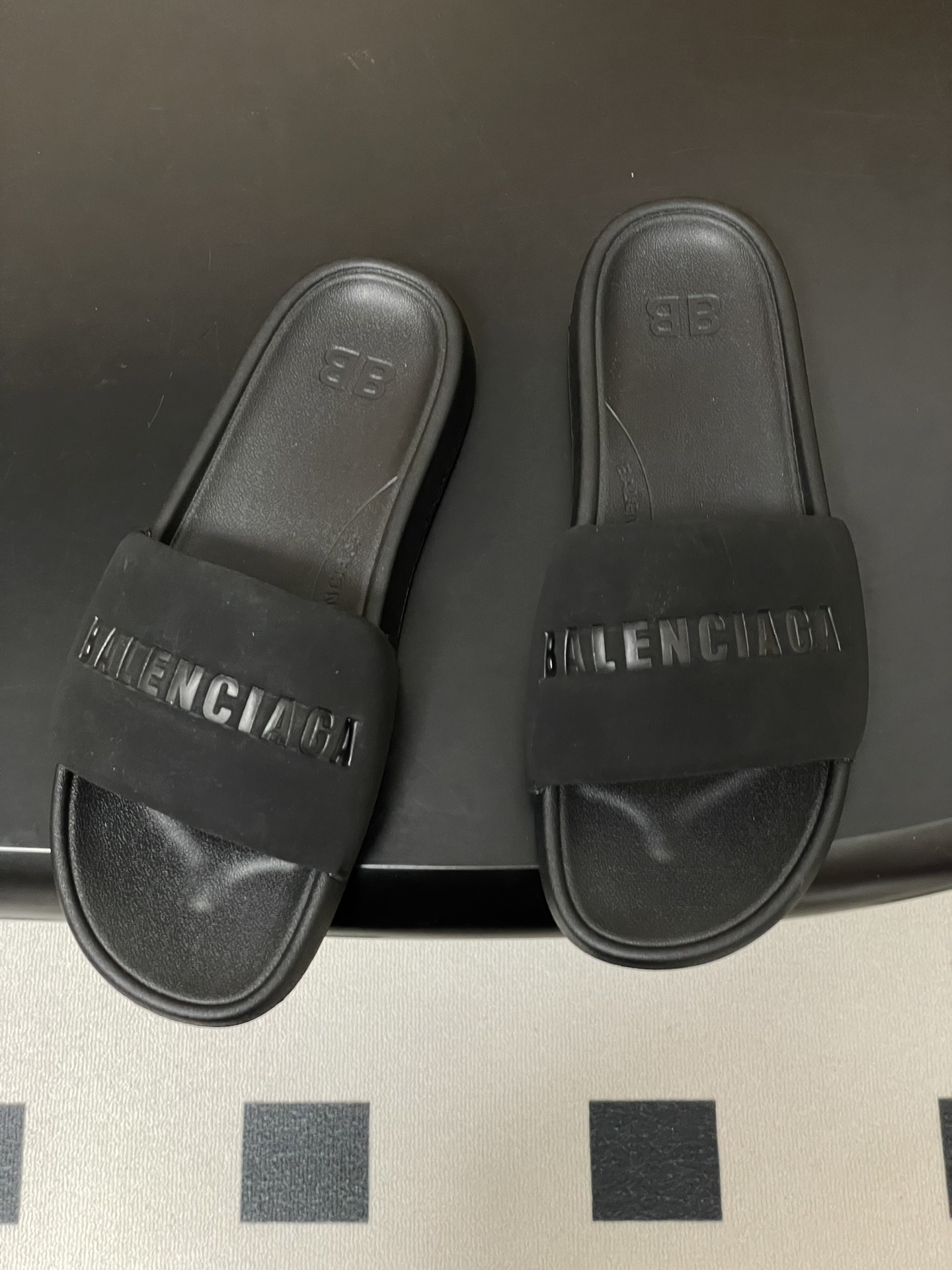 -26s春夏新款Balenciaga巴黎世家经典字母压印一字拖鞋休闲沙滩厚底拖鞋夏日多巴胺，把时髦踩在脚