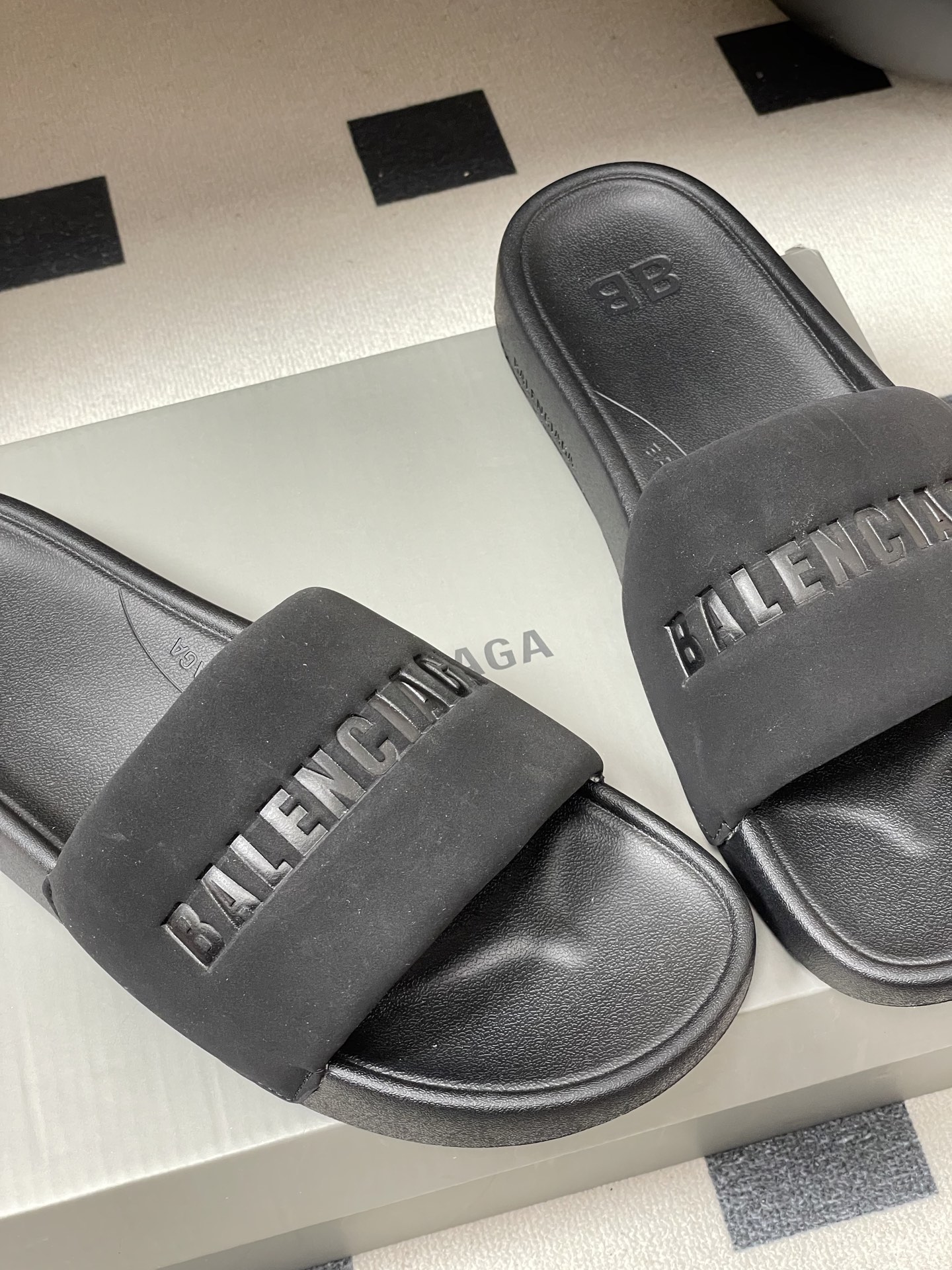 -26s春夏新款Balenciaga巴黎世家经典字母压印一字拖鞋休闲沙滩厚底拖鞋夏日多巴胺，把时髦踩在脚