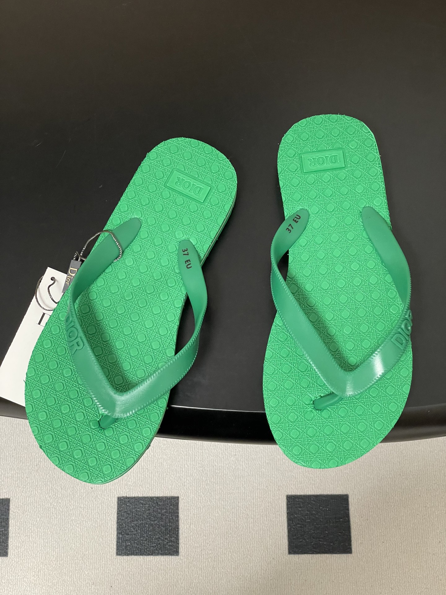 -Dior迪奥 2026春夏新款 夹脚沙滩凉拖鞋经典CD 字母人字拖鞋果冻休闲拖鞋设计增高又舒适，适合长