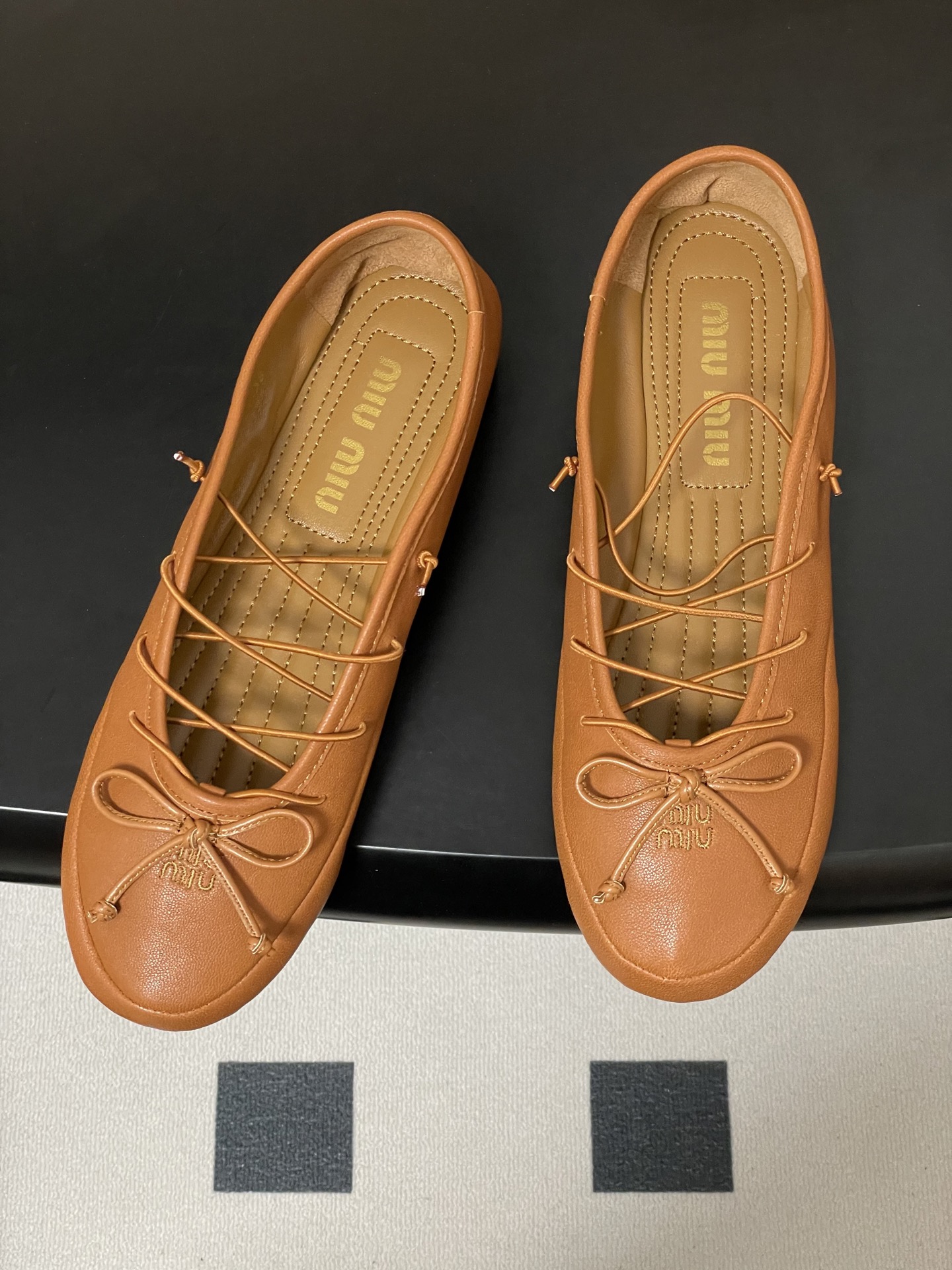 -26ss春夏新款MIUMIU 缪缪 圆头蝴蝶结芭蕾舞鞋学院风复古绑带平底超软休闲单鞋Miu Miu芭蕾