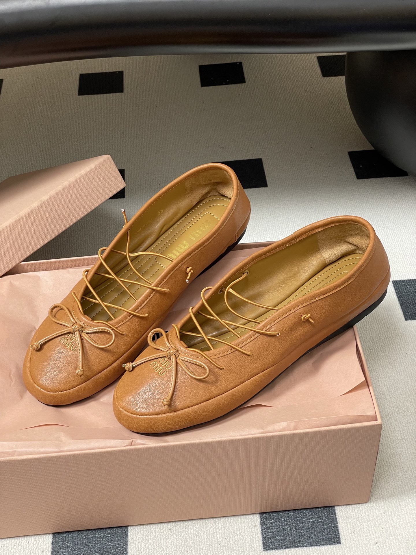 -26ss春夏新款MIUMIU 缪缪 圆头蝴蝶结芭蕾舞鞋学院风复古绑带平底超软休闲单鞋Miu Miu芭蕾