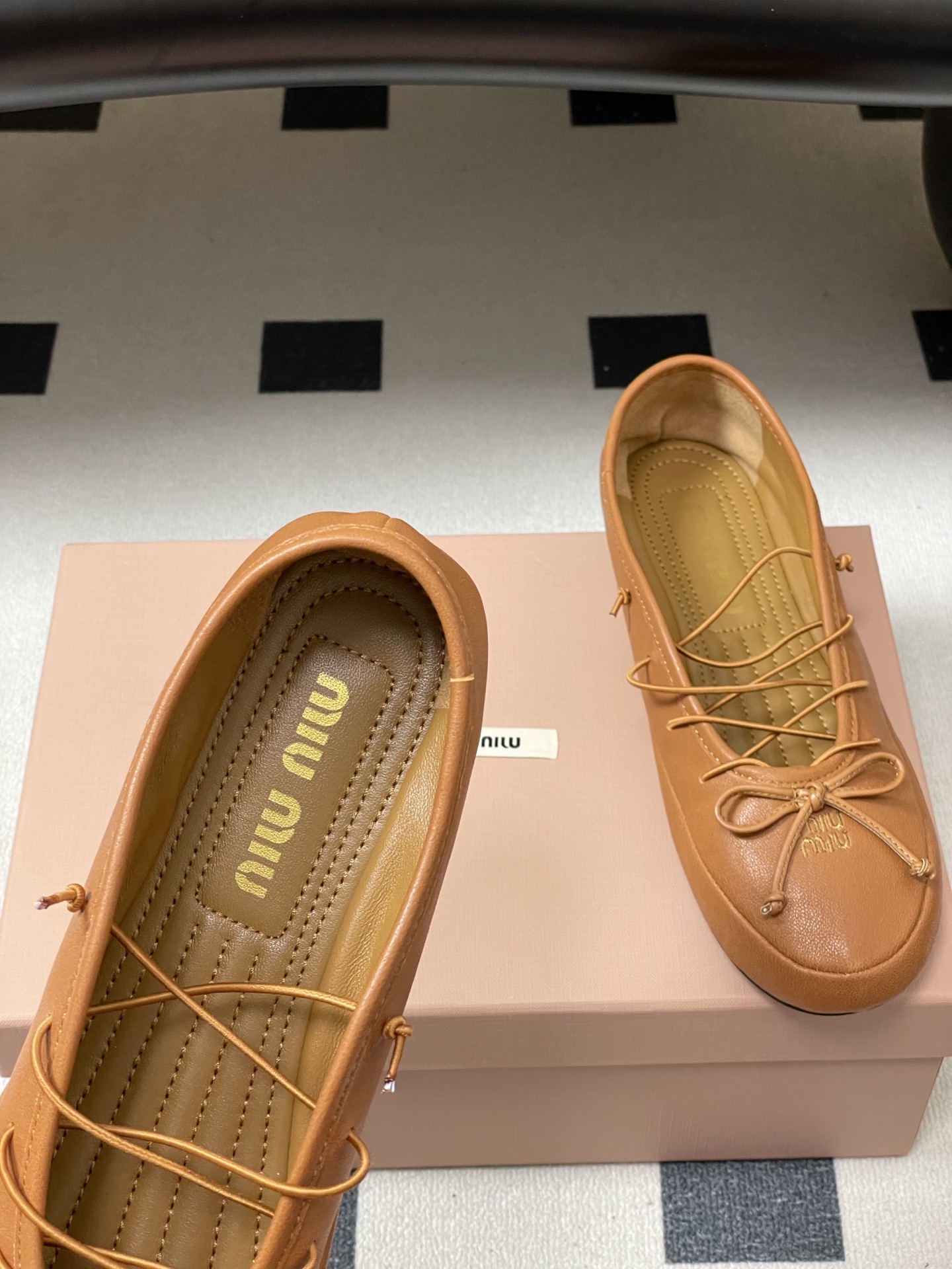 -26ss春夏新款MIUMIU 缪缪 圆头蝴蝶结芭蕾舞鞋学院风复古绑带平底超软休闲单鞋Miu Miu芭蕾