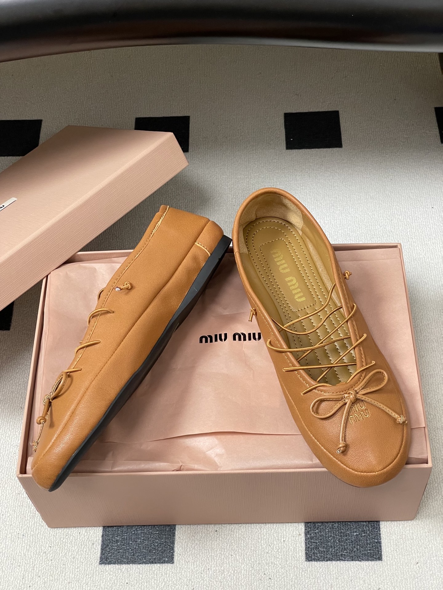 -26ss春夏新款MIUMIU 缪缪 圆头蝴蝶结芭蕾舞鞋学院风复古绑带平底超软休闲单鞋Miu Miu芭蕾