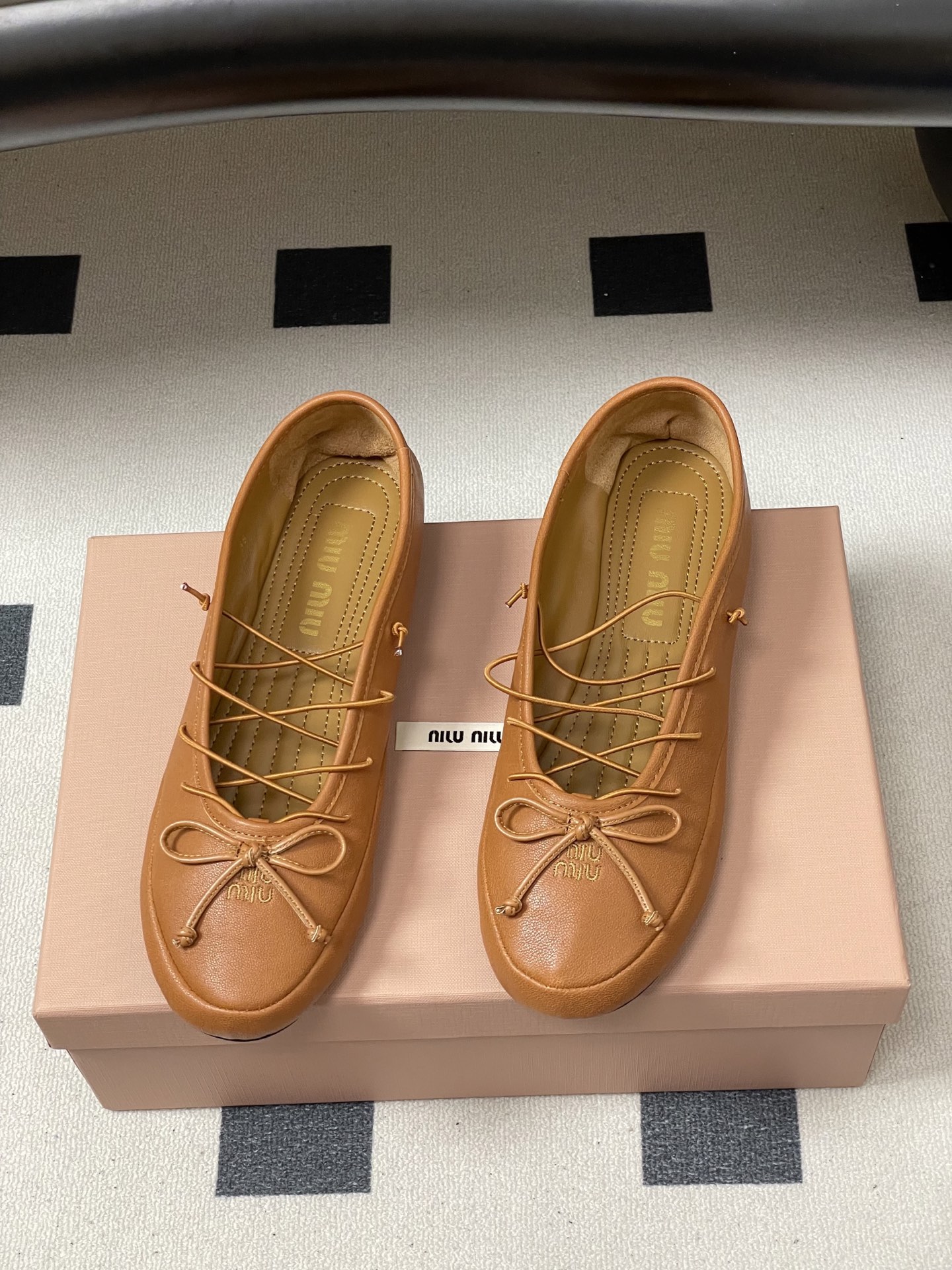 -26ss春夏新款MIUMIU 缪缪 圆头蝴蝶结芭蕾舞鞋学院风复古绑带平底超软休闲单鞋Miu Miu芭蕾