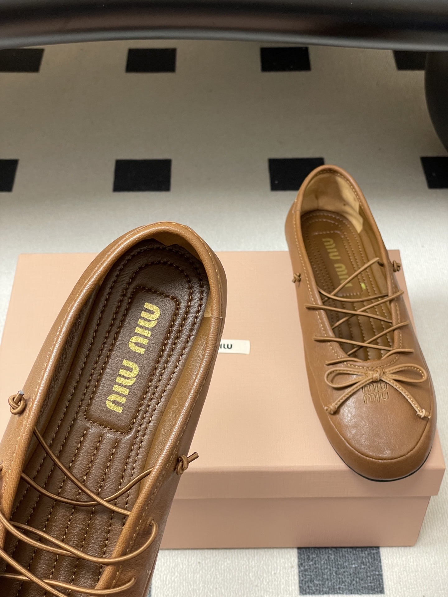 -26ss春夏新款MIUMIU 缪缪 圆头蝴蝶结芭蕾舞鞋学院风复古绑带平底超软休闲单鞋Miu Miu芭蕾