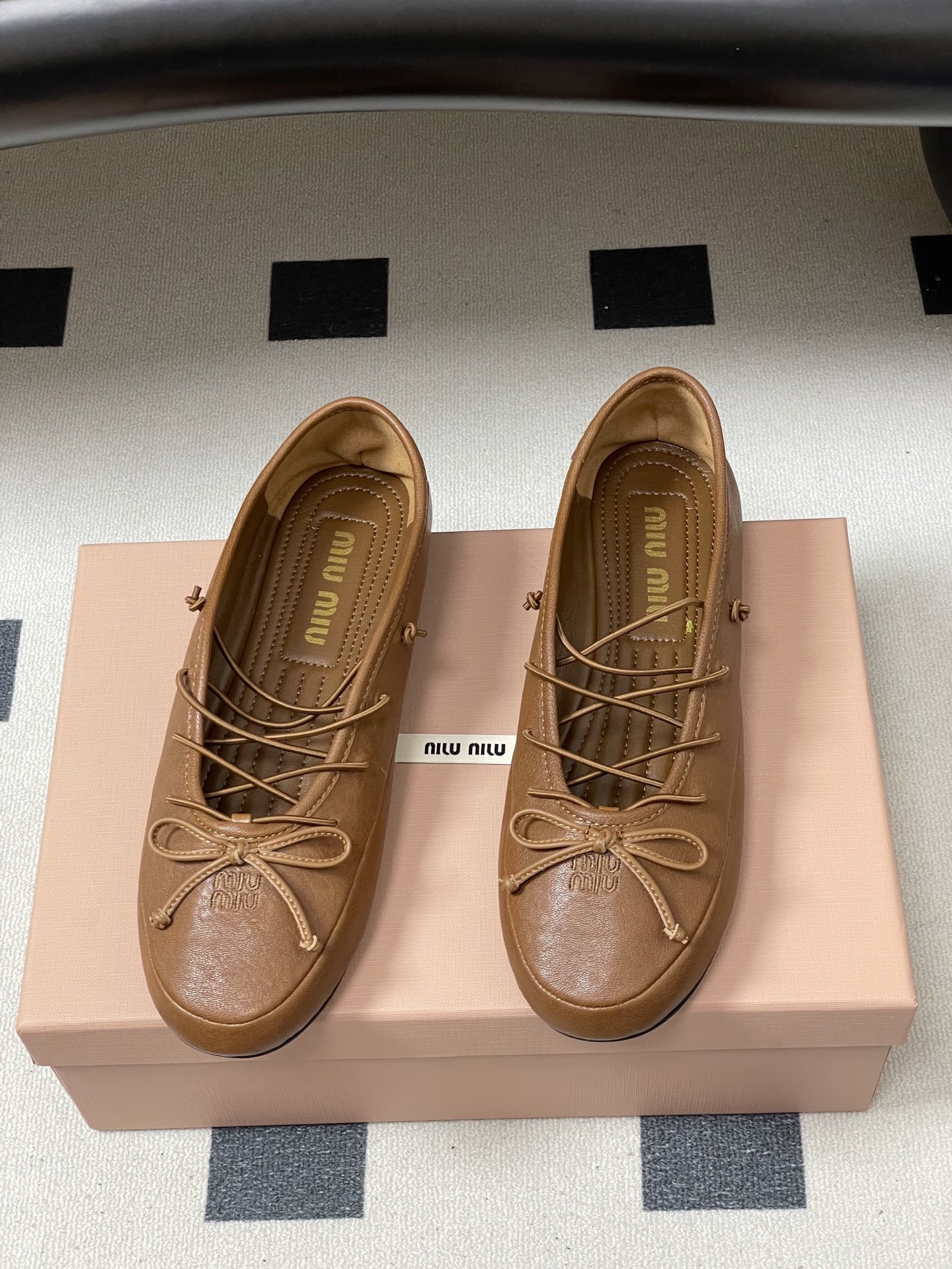 -26ss春夏新款MIUMIU 缪缪 圆头蝴蝶结芭蕾舞鞋学院风复古绑带平底超软休闲单鞋Miu Miu芭蕾