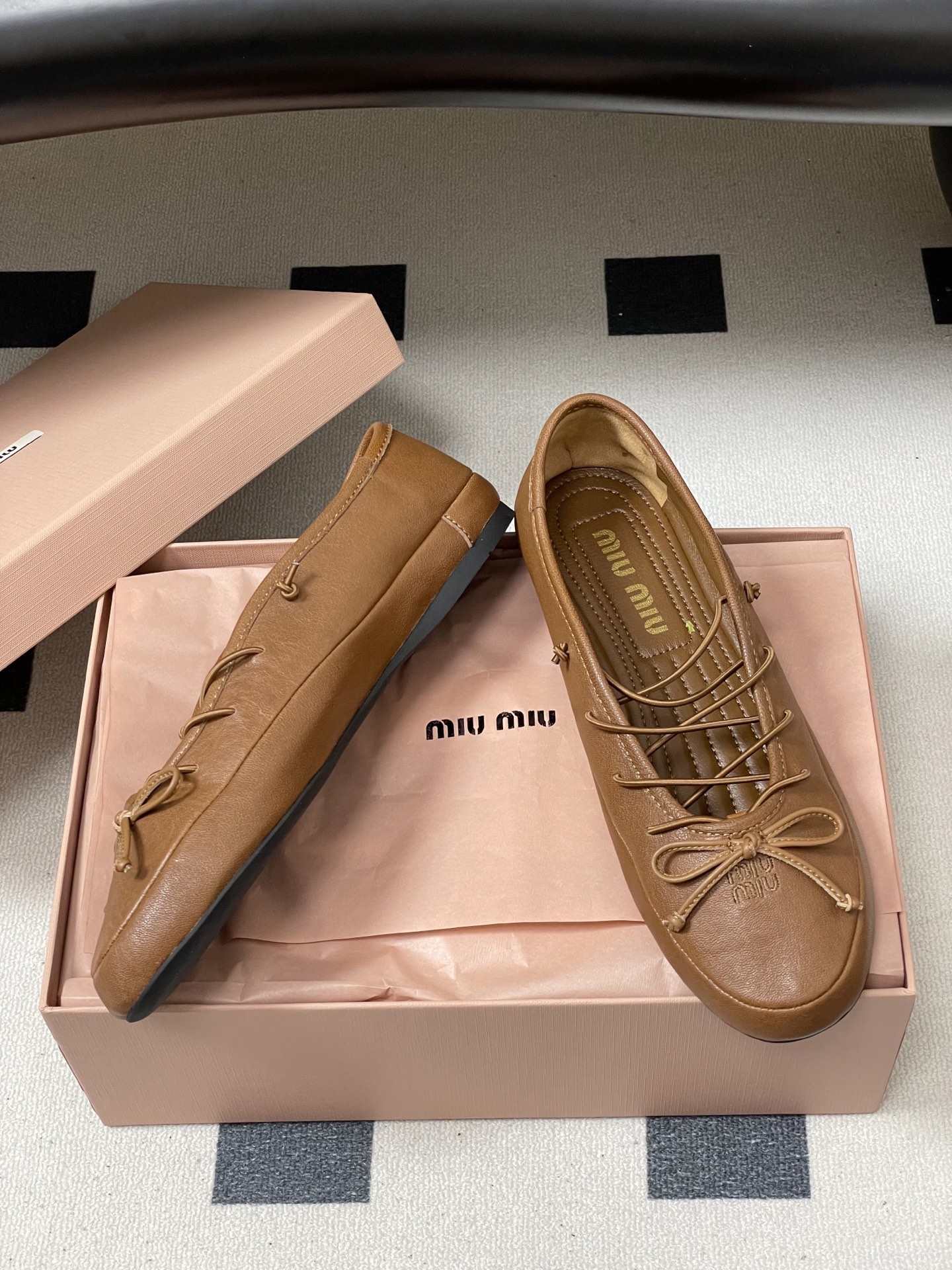 -26ss春夏新款MIUMIU 缪缪 圆头蝴蝶结芭蕾舞鞋学院风复古绑带平底超软休闲单鞋Miu Miu芭蕾