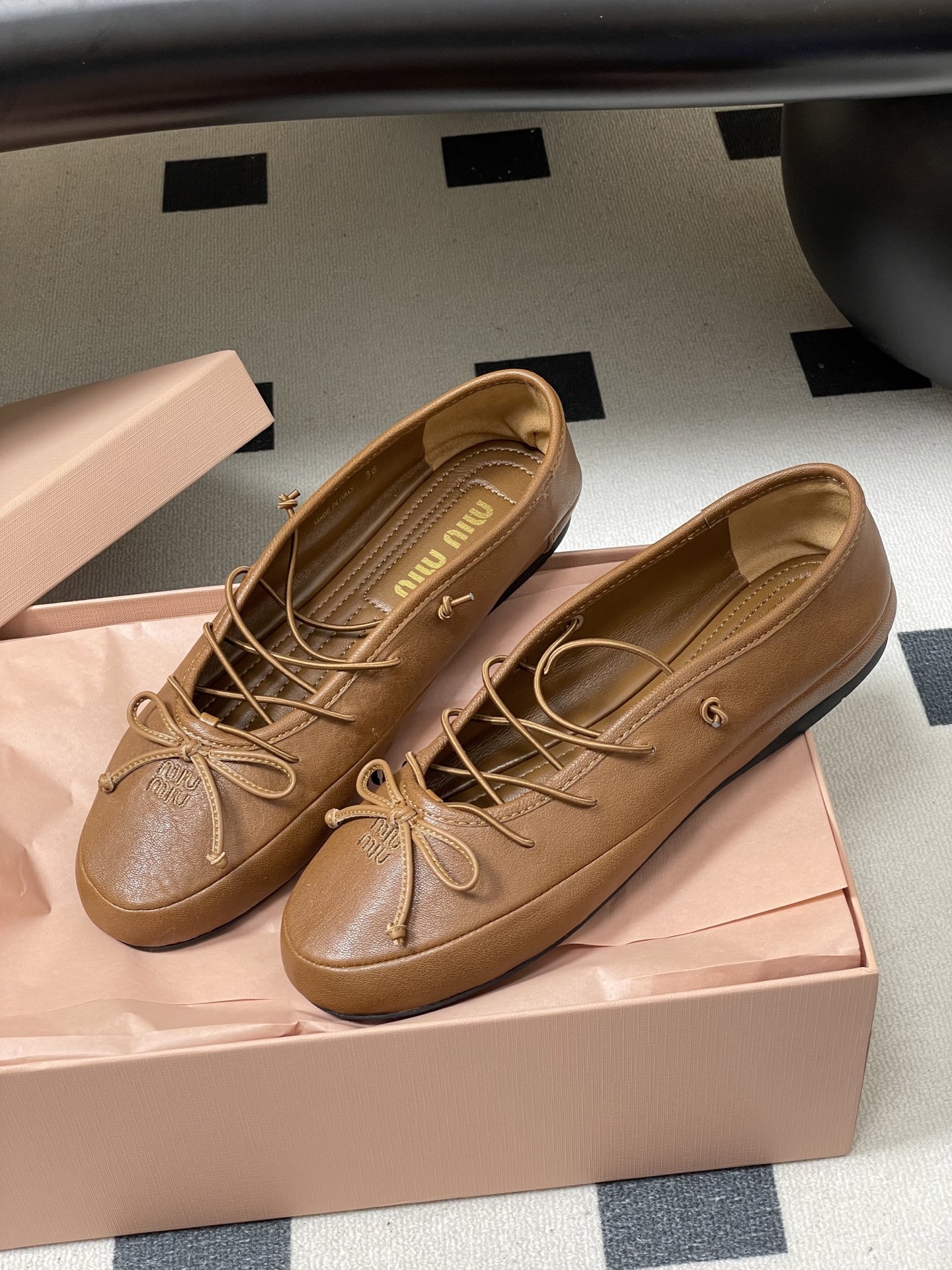 -26ss春夏新款MIUMIU 缪缪 圆头蝴蝶结芭蕾舞鞋学院风复古绑带平底超软休闲单鞋Miu Miu芭蕾