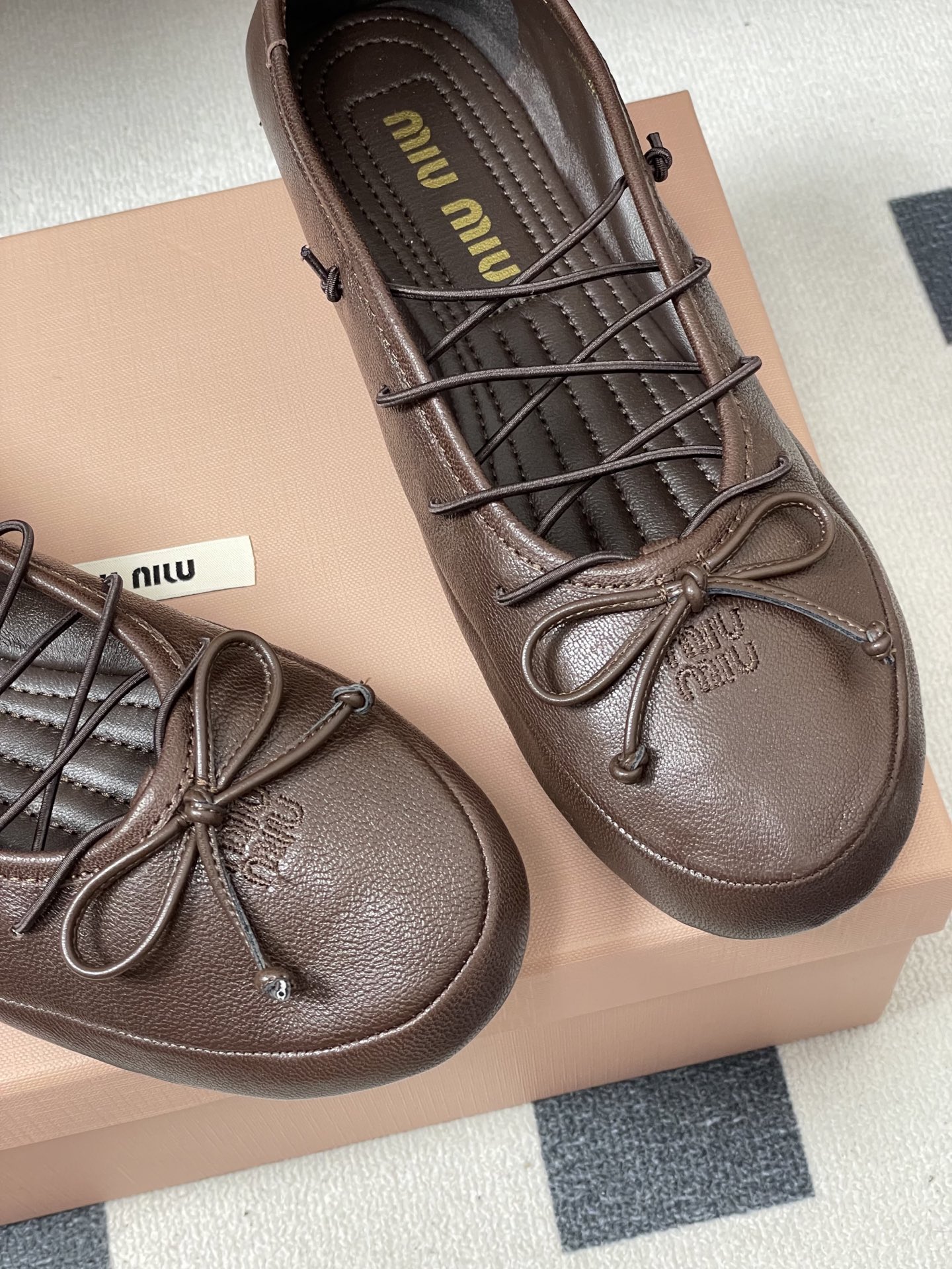 -26ss春夏新款MIUMIU 缪缪 圆头蝴蝶结芭蕾舞鞋学院风复古绑带平底超软休闲单鞋Miu Miu芭蕾