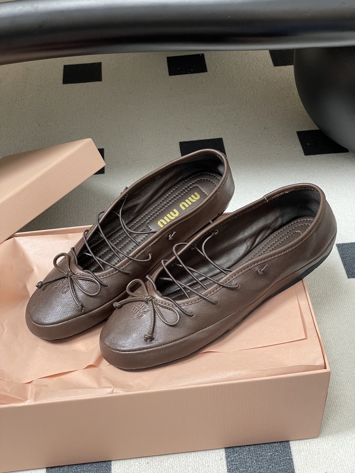 -26ss春夏新款MIUMIU 缪缪 圆头蝴蝶结芭蕾舞鞋学院风复古绑带平底超软休闲单鞋Miu Miu芭蕾