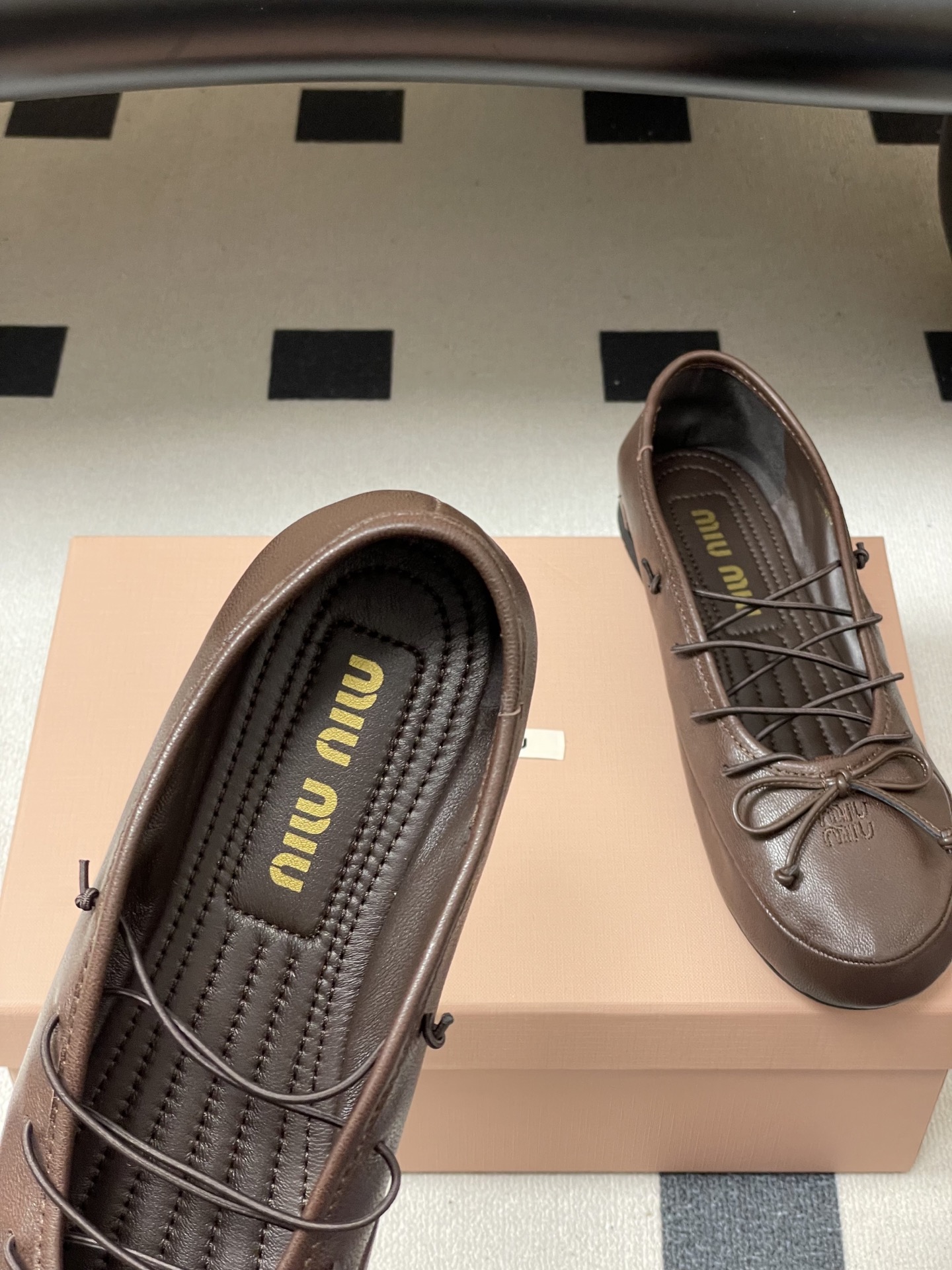 -26ss春夏新款MIUMIU 缪缪 圆头蝴蝶结芭蕾舞鞋学院风复古绑带平底超软休闲单鞋Miu Miu芭蕾