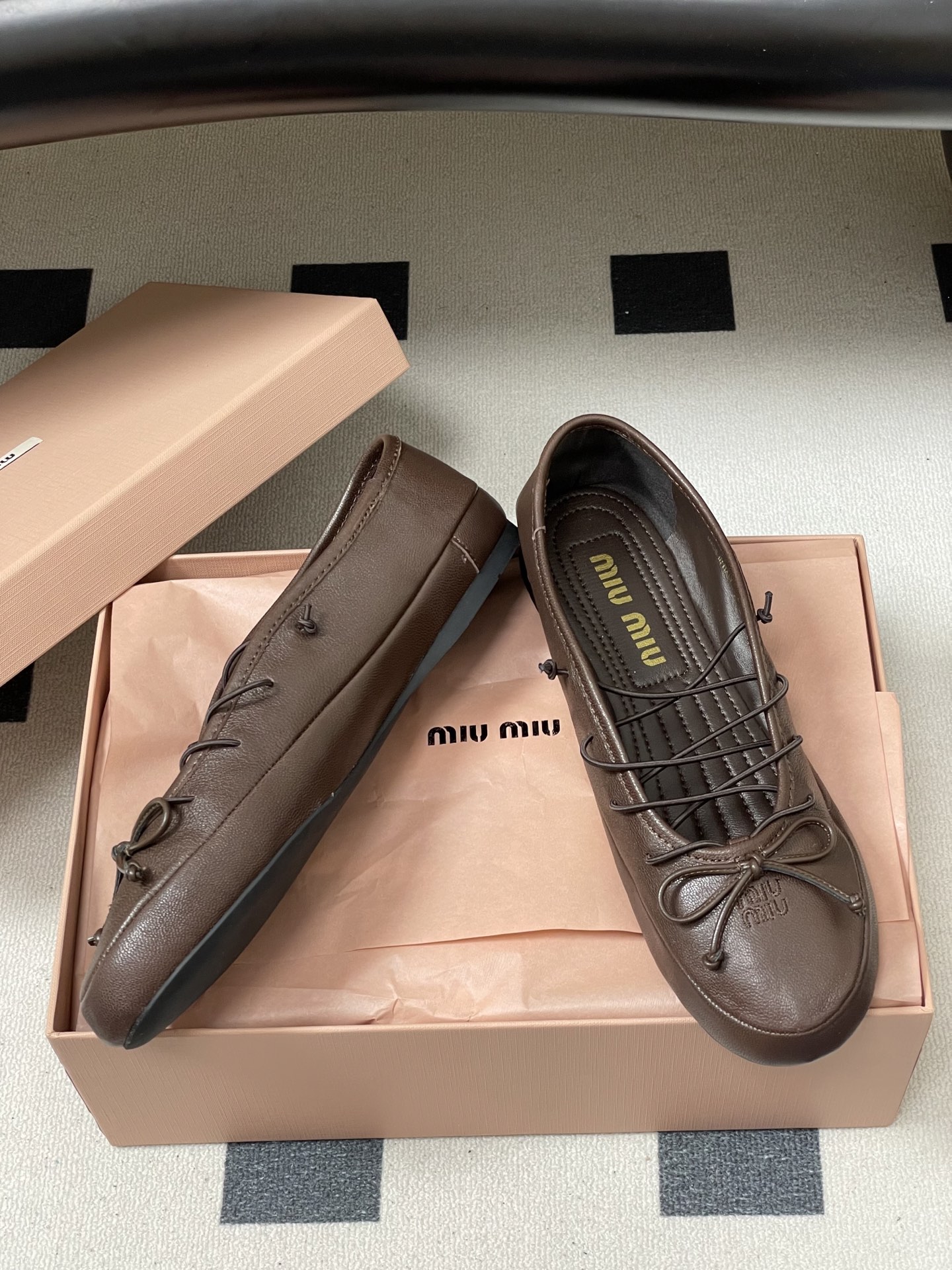 -26ss春夏新款MIUMIU 缪缪 圆头蝴蝶结芭蕾舞鞋学院风复古绑带平底超软休闲单鞋Miu Miu芭蕾