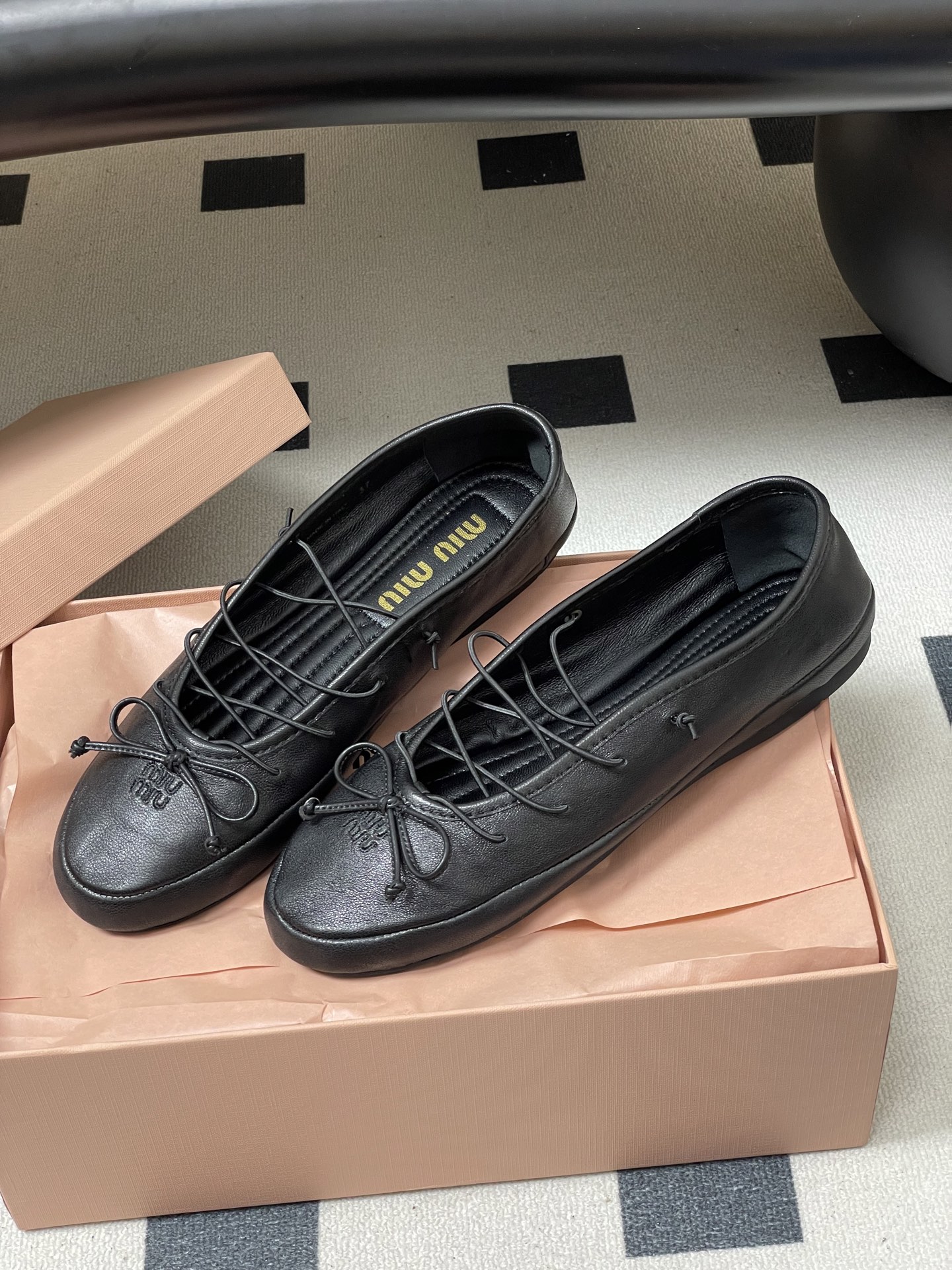 -26ss春夏新款MIUMIU 缪缪 圆头蝴蝶结芭蕾舞鞋学院风复古绑带平底超软休闲单鞋Miu Miu芭蕾