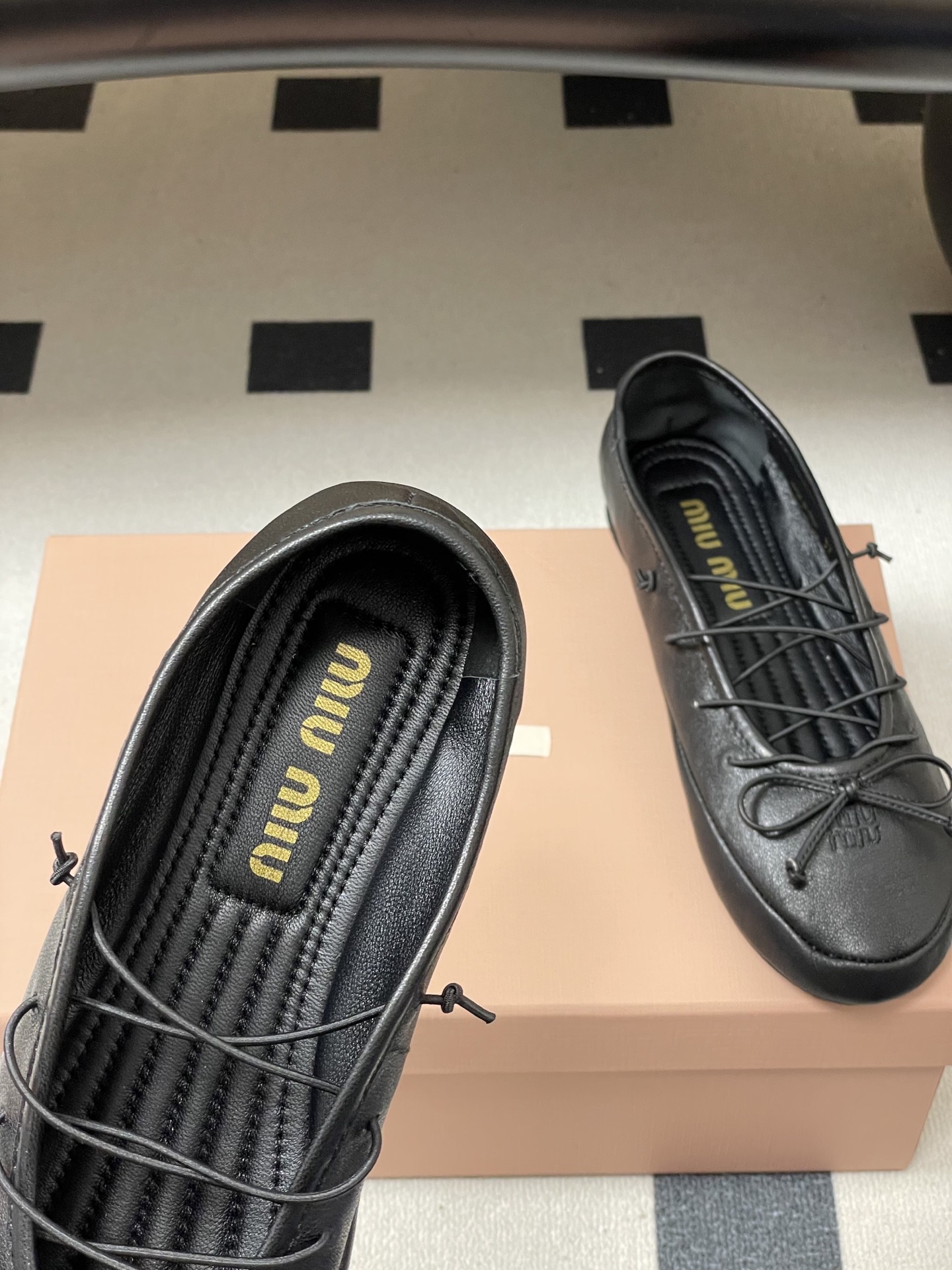 -26ss春夏新款MIUMIU 缪缪 圆头蝴蝶结芭蕾舞鞋学院风复古绑带平底超软休闲单鞋Miu Miu芭蕾