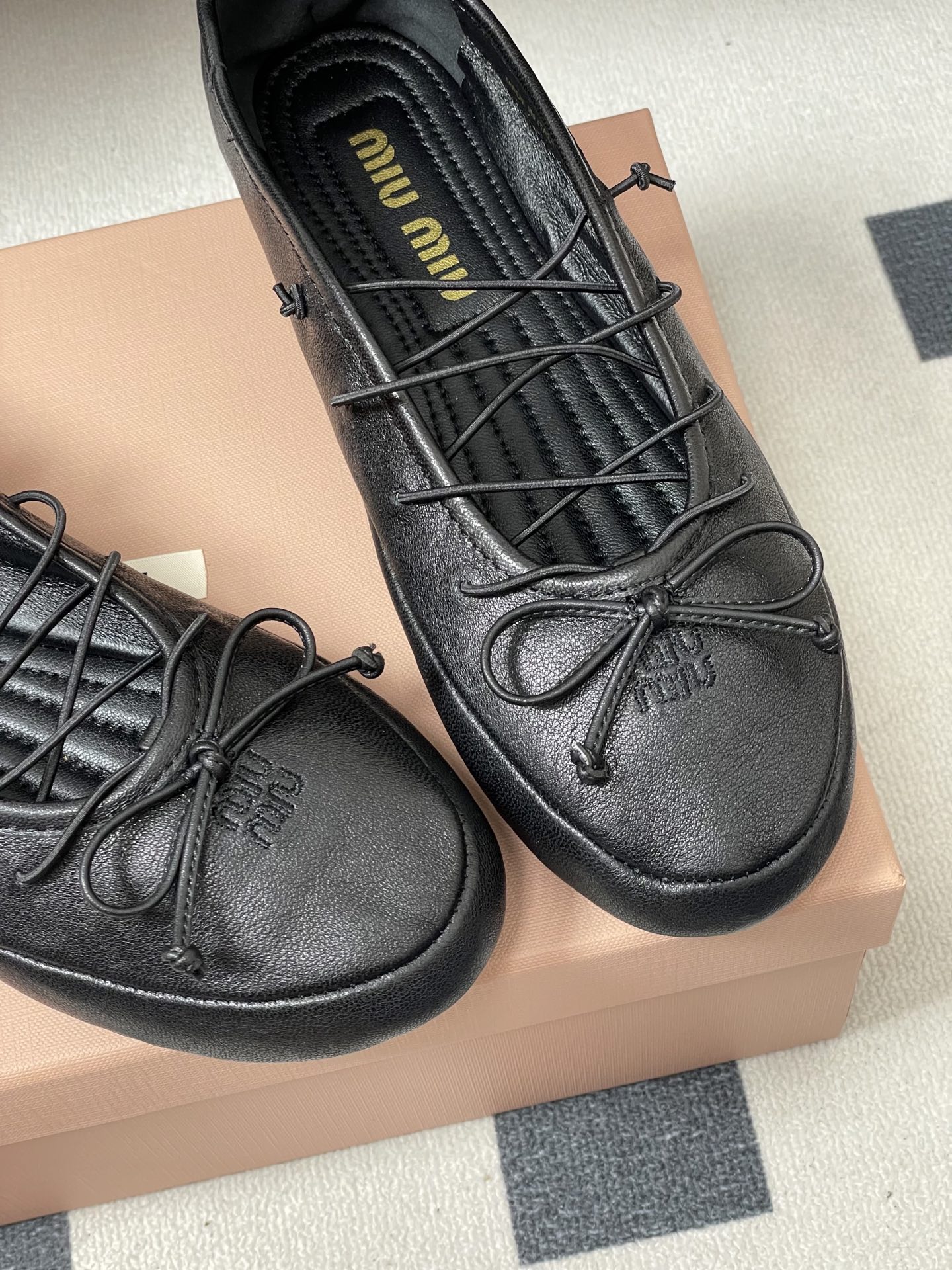 -26ss春夏新款MIUMIU 缪缪 圆头蝴蝶结芭蕾舞鞋学院风复古绑带平底超软休闲单鞋Miu Miu芭蕾