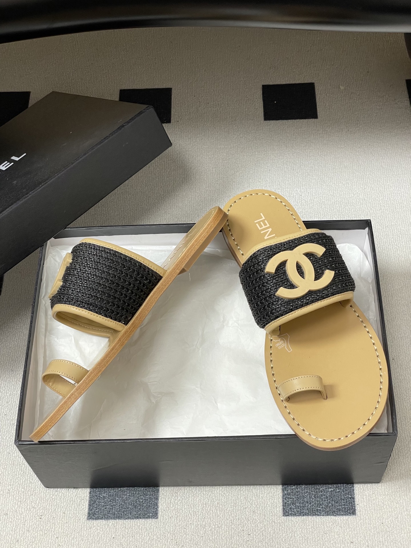 -2026春夏新款Chanel香奈儿 小香26P度假风凉拖鞋经典大双C扣编织夹趾拖鞋套趾平底拖鞋鞋面装饰