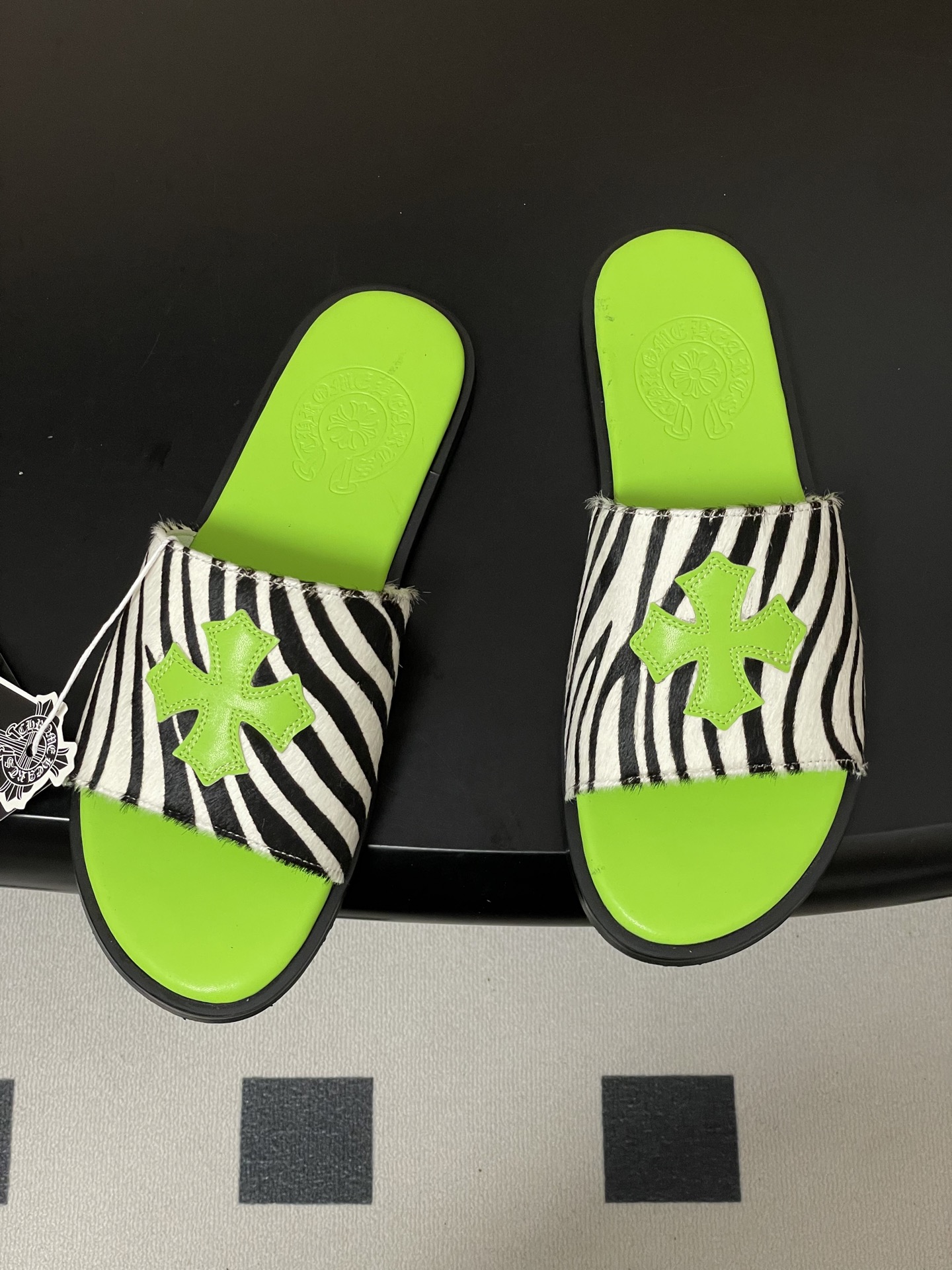 -Chromehearts 克罗心 经典标志刺绣一字带平底凉拖鞋马毛皮面拖鞋今夏最流行的懒人拖鞋，韩版潮