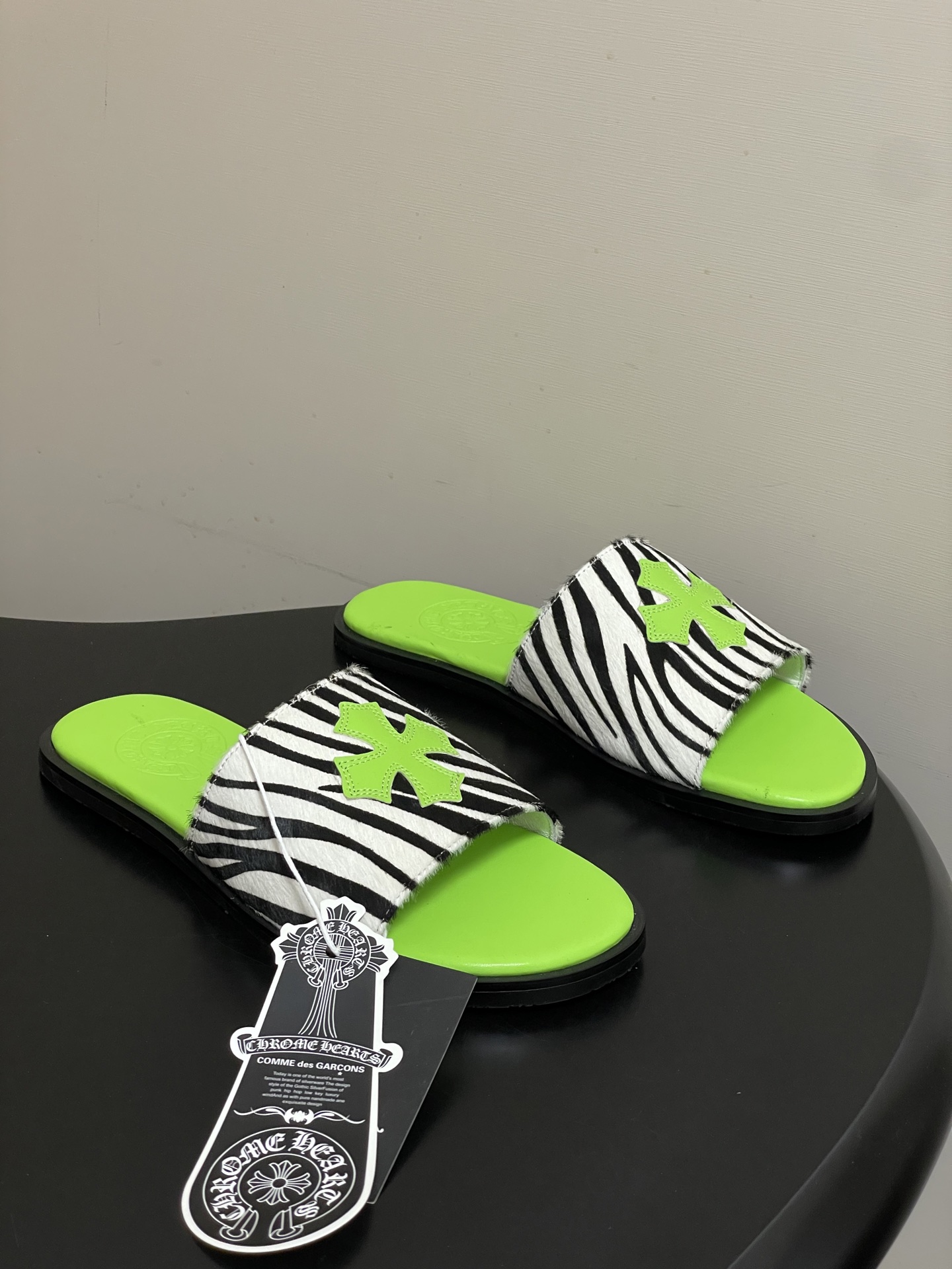 -Chromehearts 克罗心 经典标志刺绣一字带平底凉拖鞋马毛皮面拖鞋今夏最流行的懒人拖鞋，韩版潮