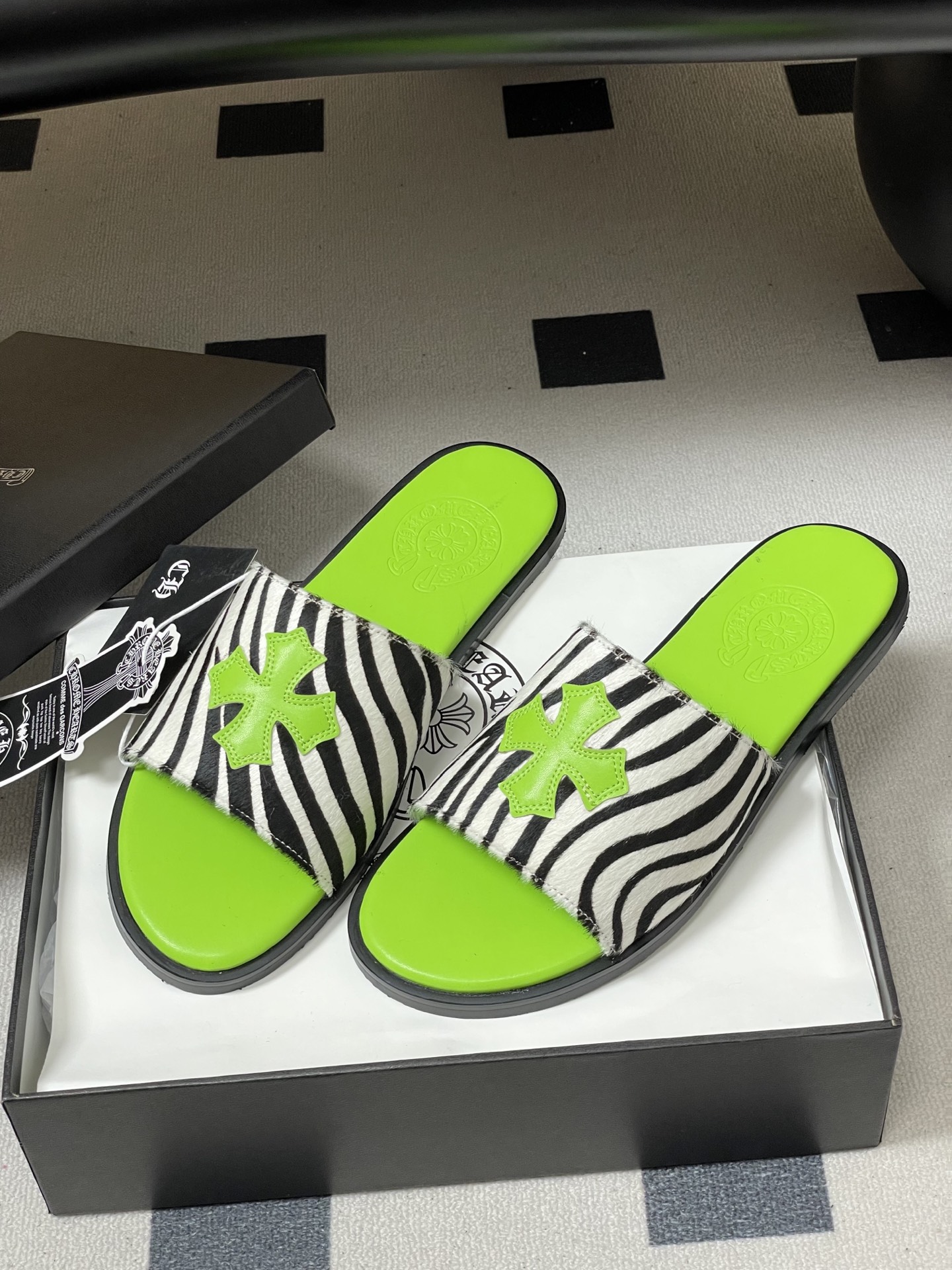 -Chromehearts 克罗心 经典标志刺绣一字带平底凉拖鞋马毛皮面拖鞋今夏最流行的懒人拖鞋，韩版潮