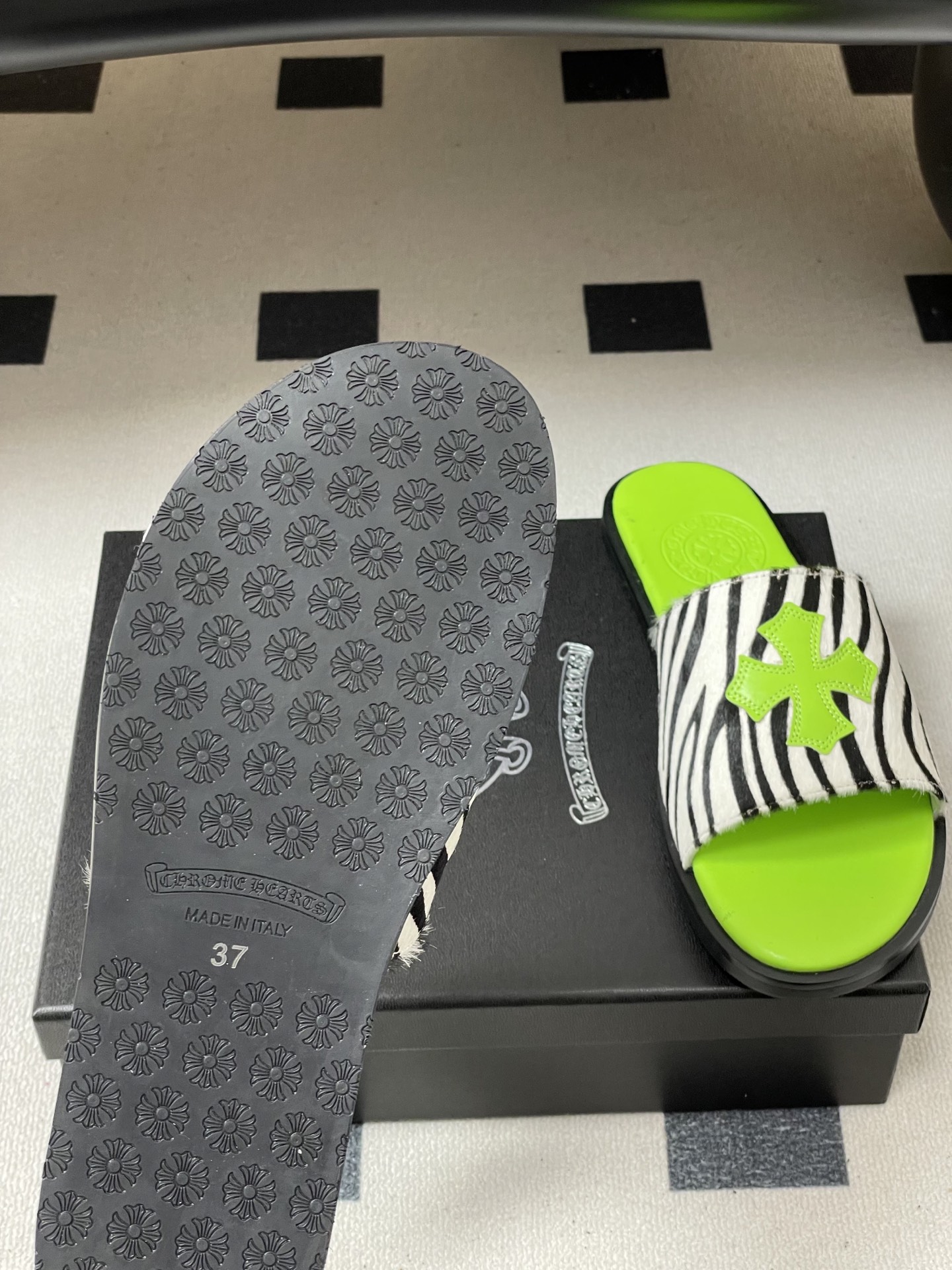 -Chromehearts 克罗心 经典标志刺绣一字带平底凉拖鞋马毛皮面拖鞋今夏最流行的懒人拖鞋，韩版潮