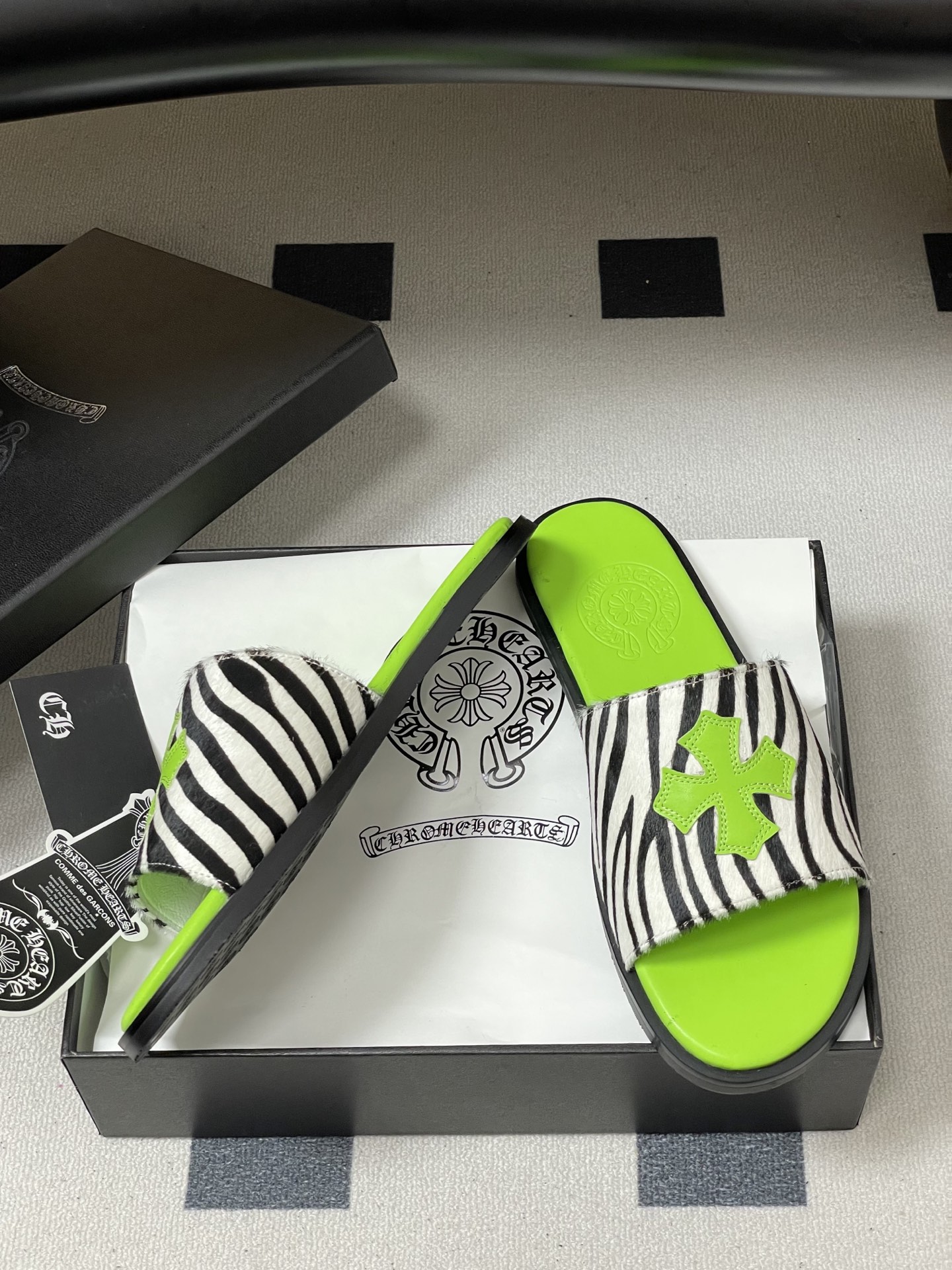 -Chromehearts 克罗心 经典标志刺绣一字带平底凉拖鞋马毛皮面拖鞋今夏最流行的懒人拖鞋，韩版潮