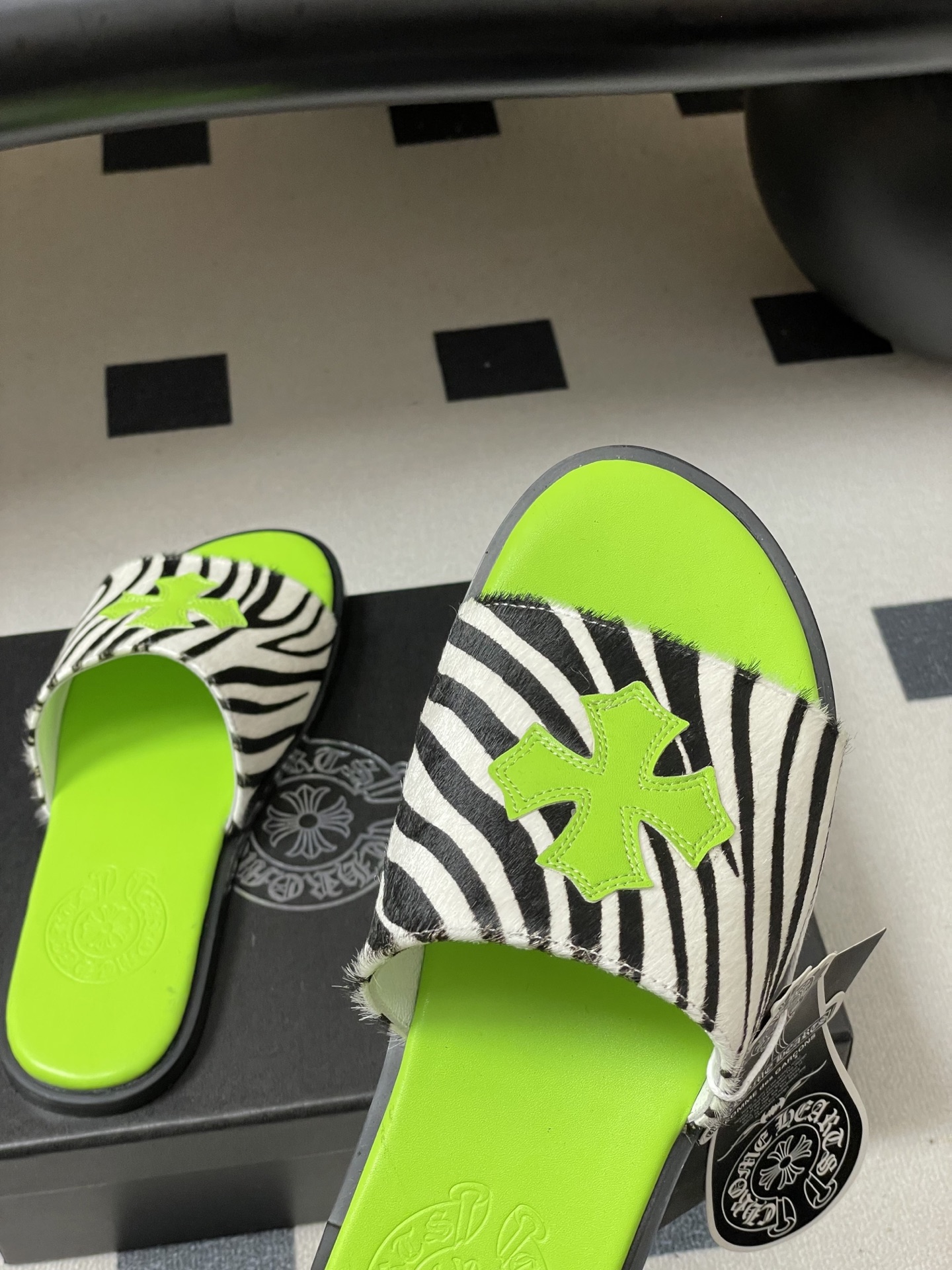 -Chromehearts 克罗心 经典标志刺绣一字带平底凉拖鞋马毛皮面拖鞋今夏最流行的懒人拖鞋，韩版潮