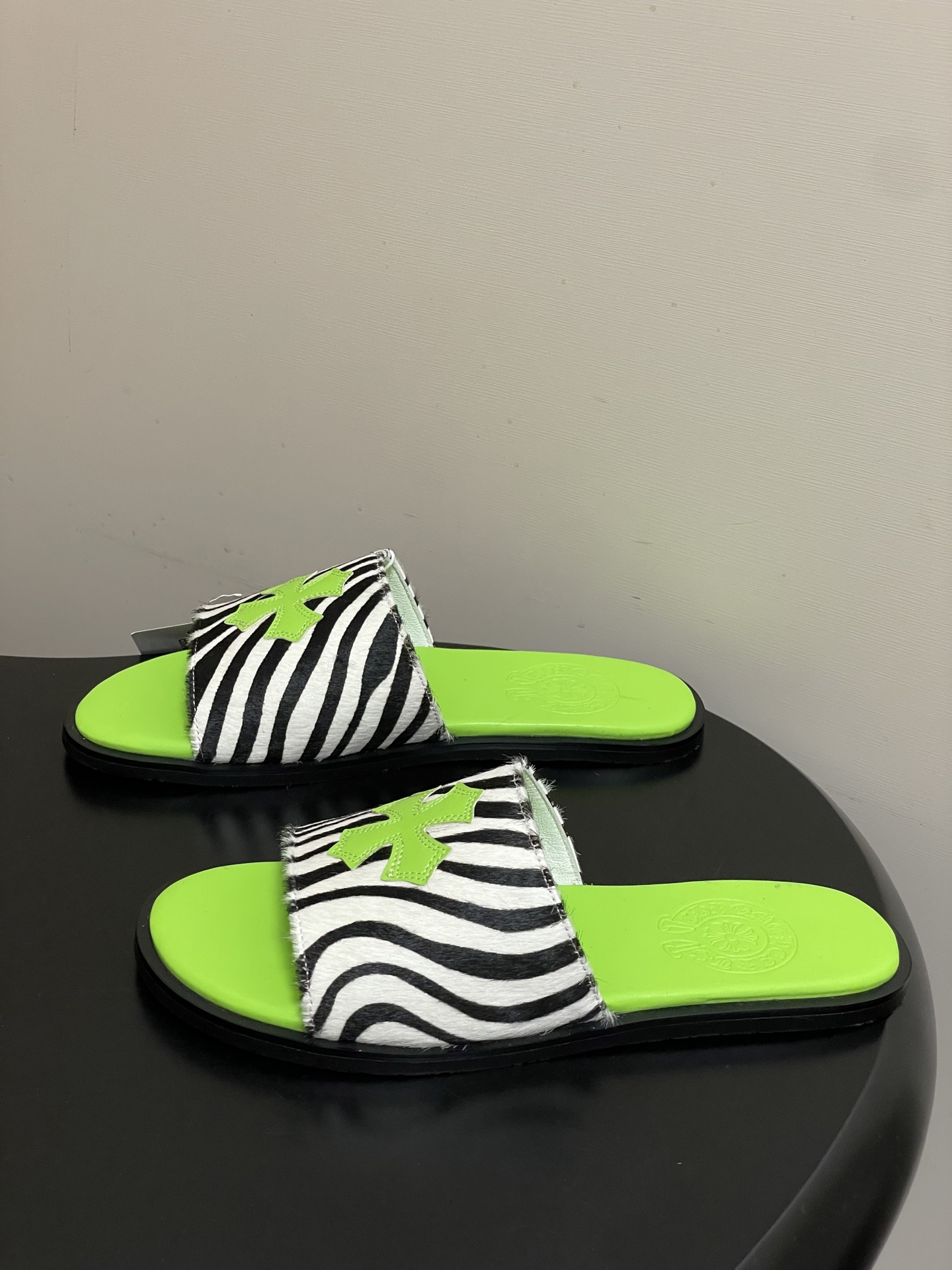 -Chromehearts 克罗心 经典标志刺绣一字带平底凉拖鞋马毛皮面拖鞋今夏最流行的懒人拖鞋，韩版潮