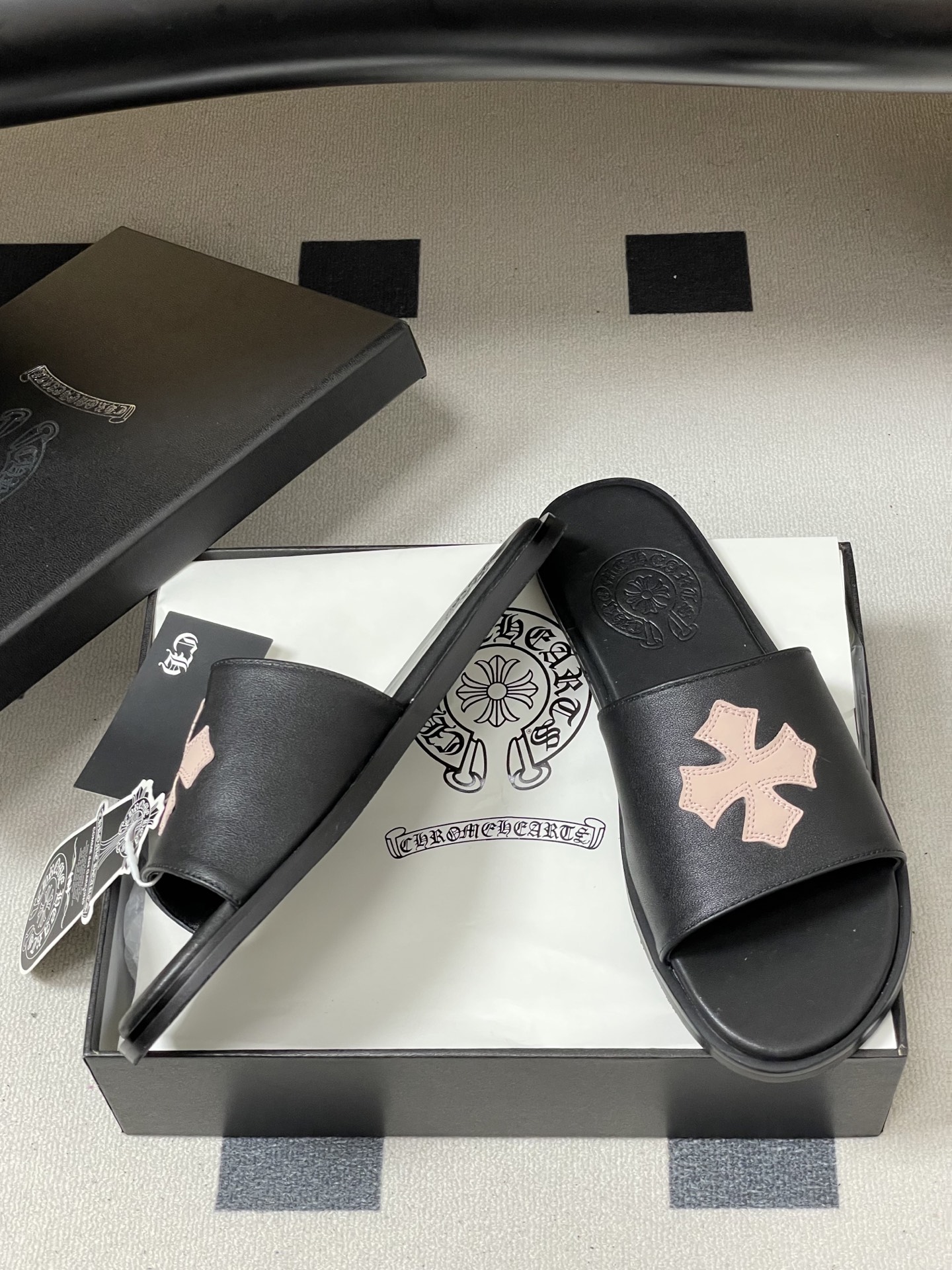 -Chromehearts 克罗心 经典标志刺绣一字带平底凉拖鞋马毛皮面拖鞋今夏最流行的懒人拖鞋，韩版潮