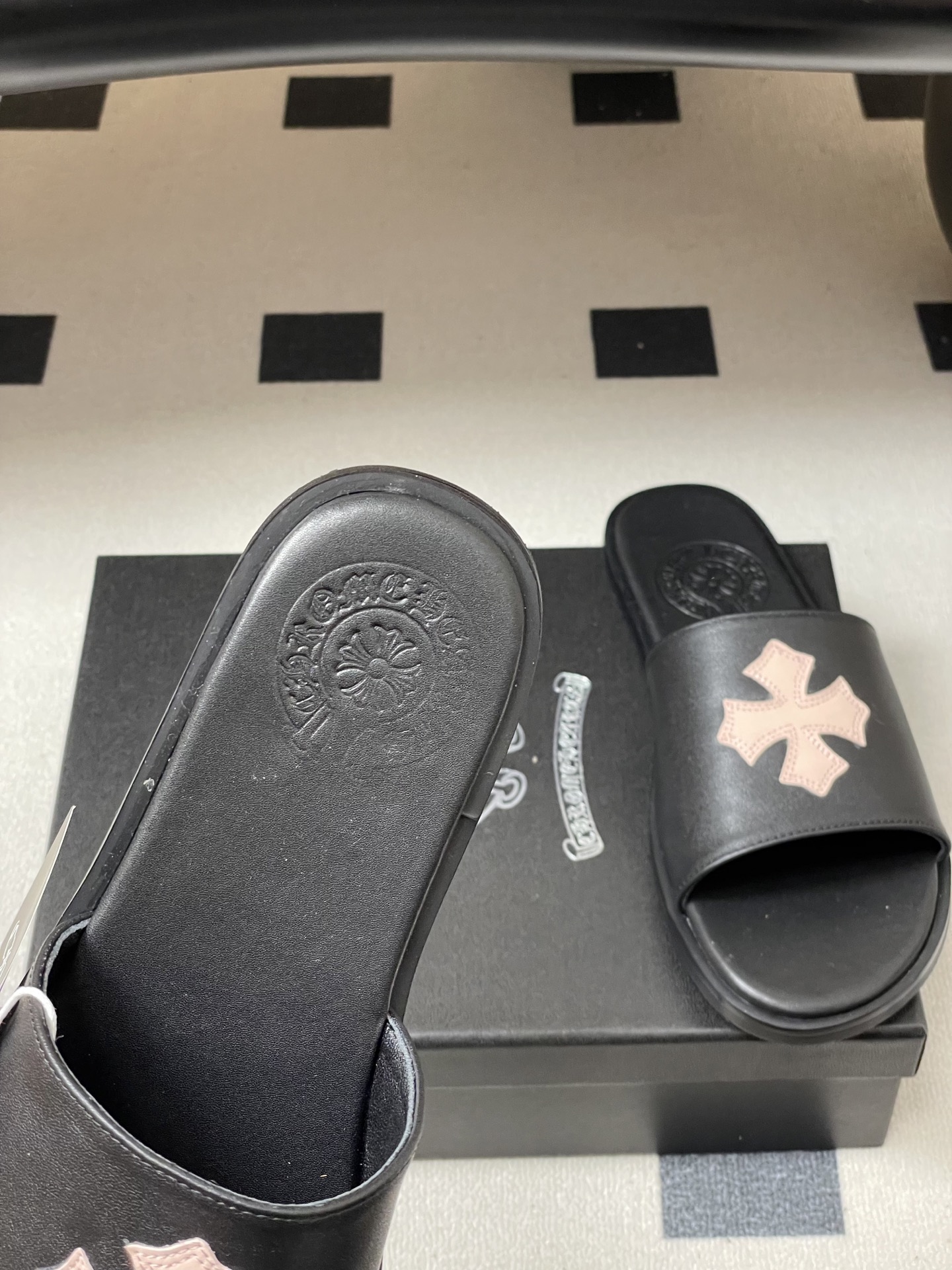 -Chromehearts 克罗心 经典标志刺绣一字带平底凉拖鞋马毛皮面拖鞋今夏最流行的懒人拖鞋，韩版潮