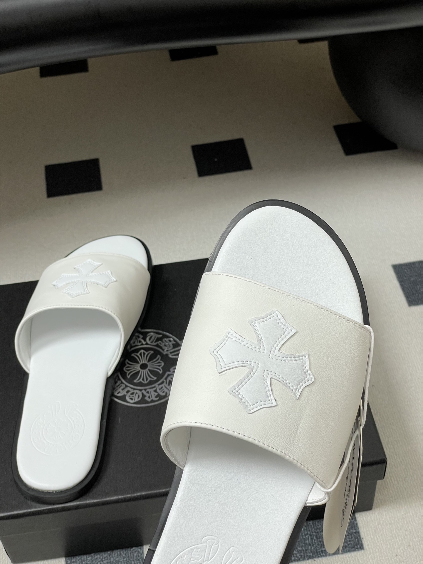 -Chromehearts 克罗心 经典标志刺绣一字带平底凉拖鞋马毛皮面拖鞋今夏最流行的懒人拖鞋，韩版潮