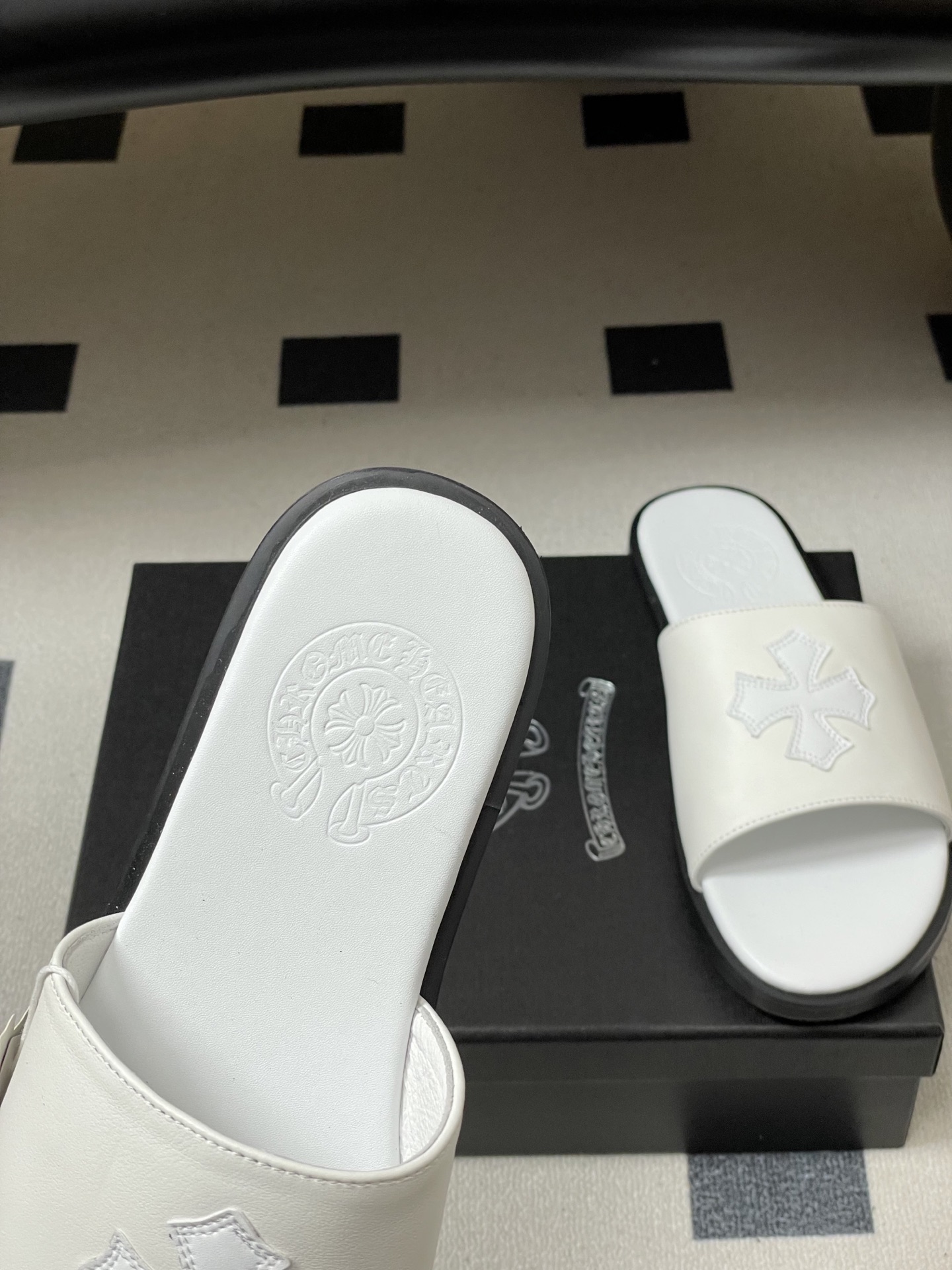 -Chromehearts 克罗心 经典标志刺绣一字带平底凉拖鞋马毛皮面拖鞋今夏最流行的懒人拖鞋，韩版潮