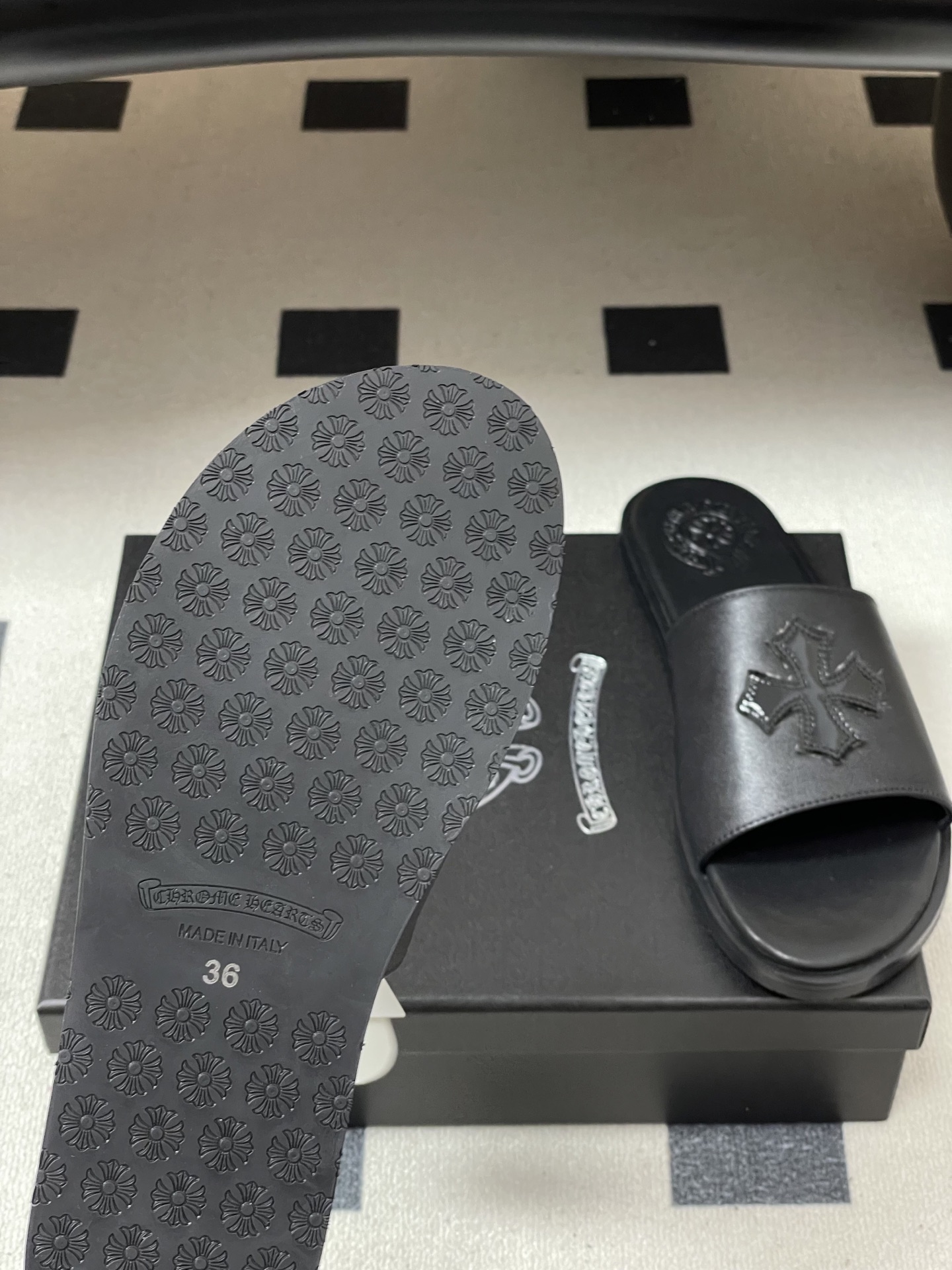 -Chromehearts 克罗心 经典标志刺绣一字带平底凉拖鞋马毛皮面拖鞋今夏最流行的懒人拖鞋，韩版潮