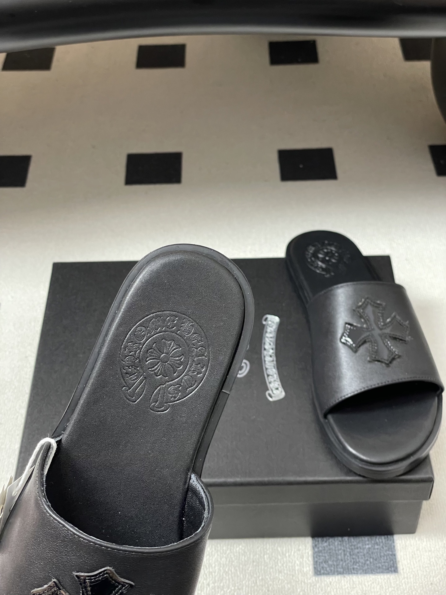 -Chromehearts 克罗心 经典标志刺绣一字带平底凉拖鞋马毛皮面拖鞋今夏最流行的懒人拖鞋，韩版潮