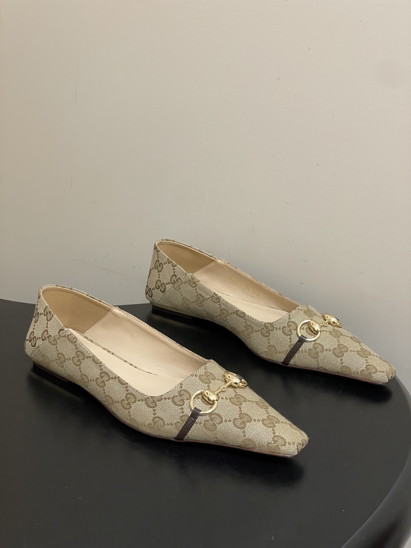 -顶级品质26Ss春夏新款Gucci古驰Vittoria系列女士浅口鞋G家经典马衔扣小方头猫跟单鞋GG老