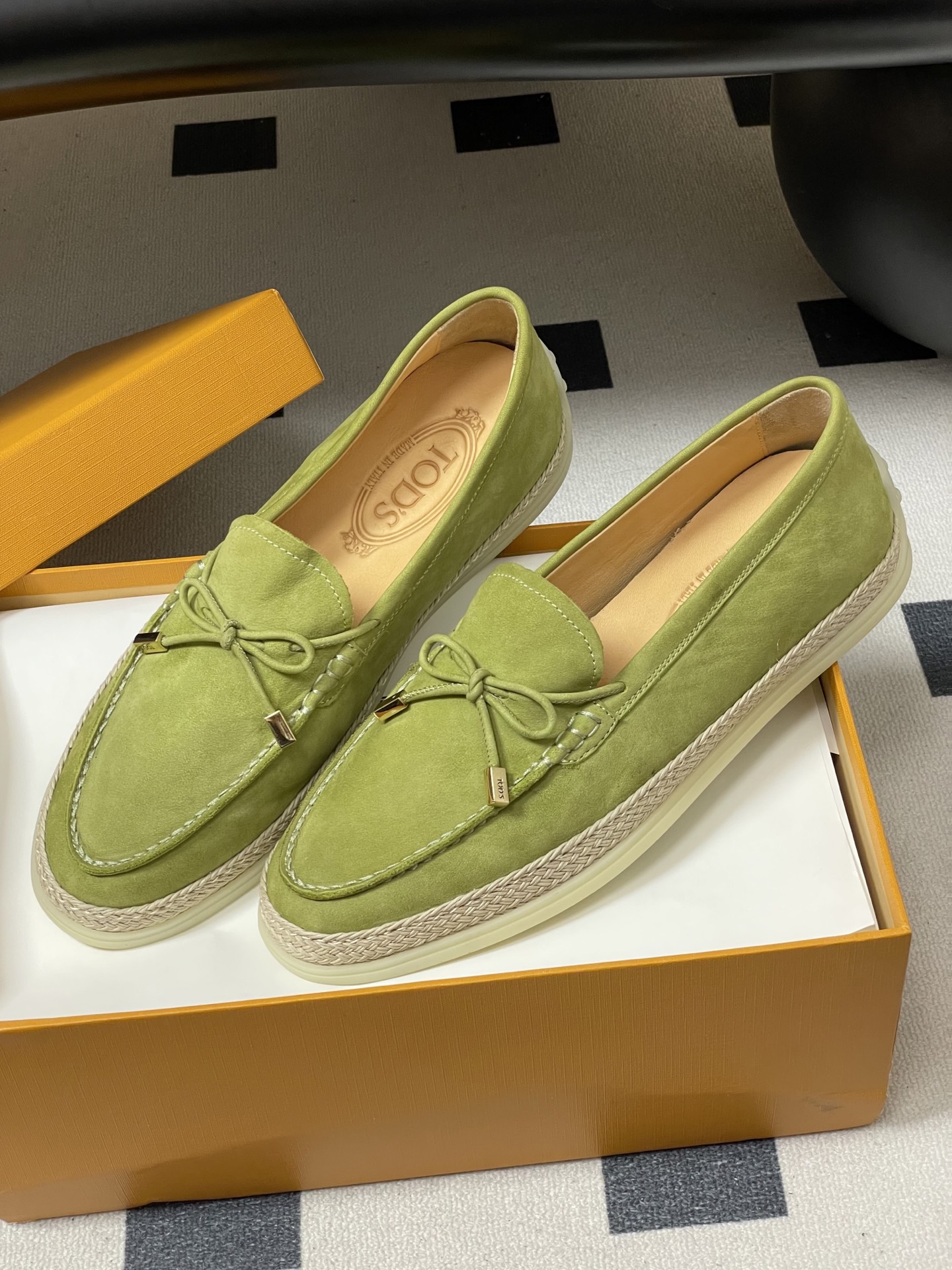 -26Ss早春新款 TOD'S托德斯 磨砂皮面草编麻绳底乐福鞋经典蝴蝶结厚底休闲单鞋本款乐福鞋以绒面皮革