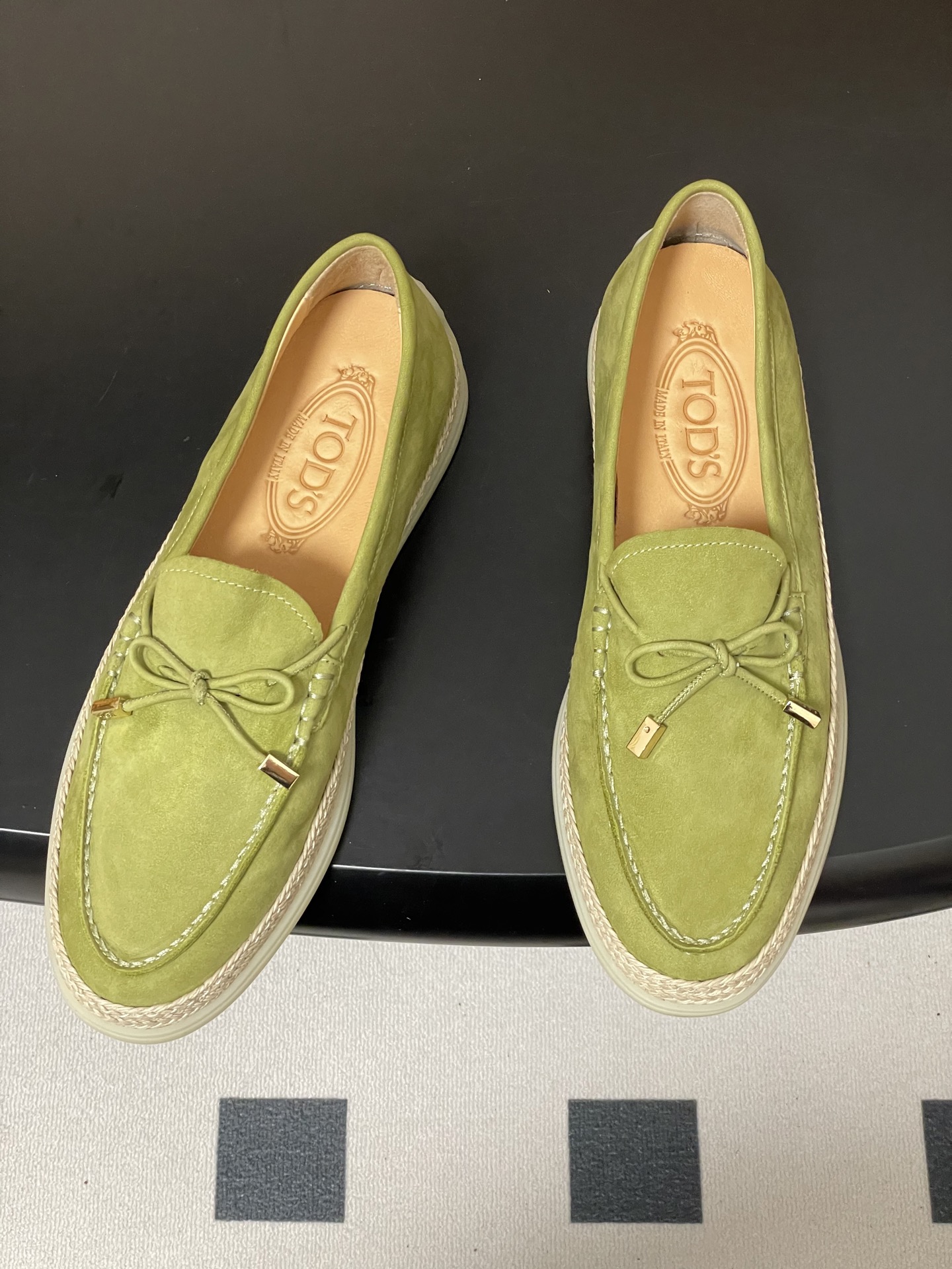 -26Ss早春新款 TOD'S托德斯 磨砂皮面草编麻绳底乐福鞋经典蝴蝶结厚底休闲单鞋本款乐福鞋以绒面皮革
