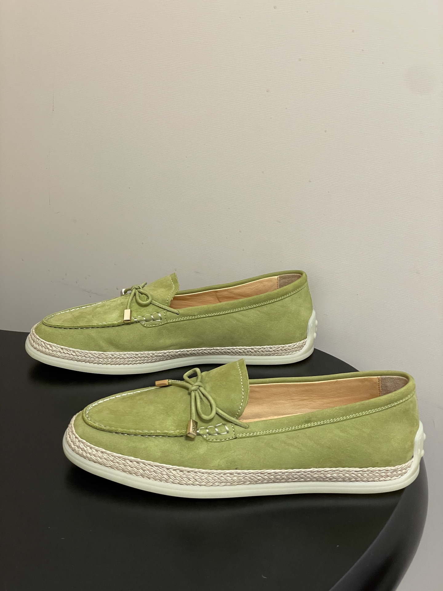 -26Ss早春新款 TOD'S托德斯 磨砂皮面草编麻绳底乐福鞋经典蝴蝶结厚底休闲单鞋本款乐福鞋以绒面皮革