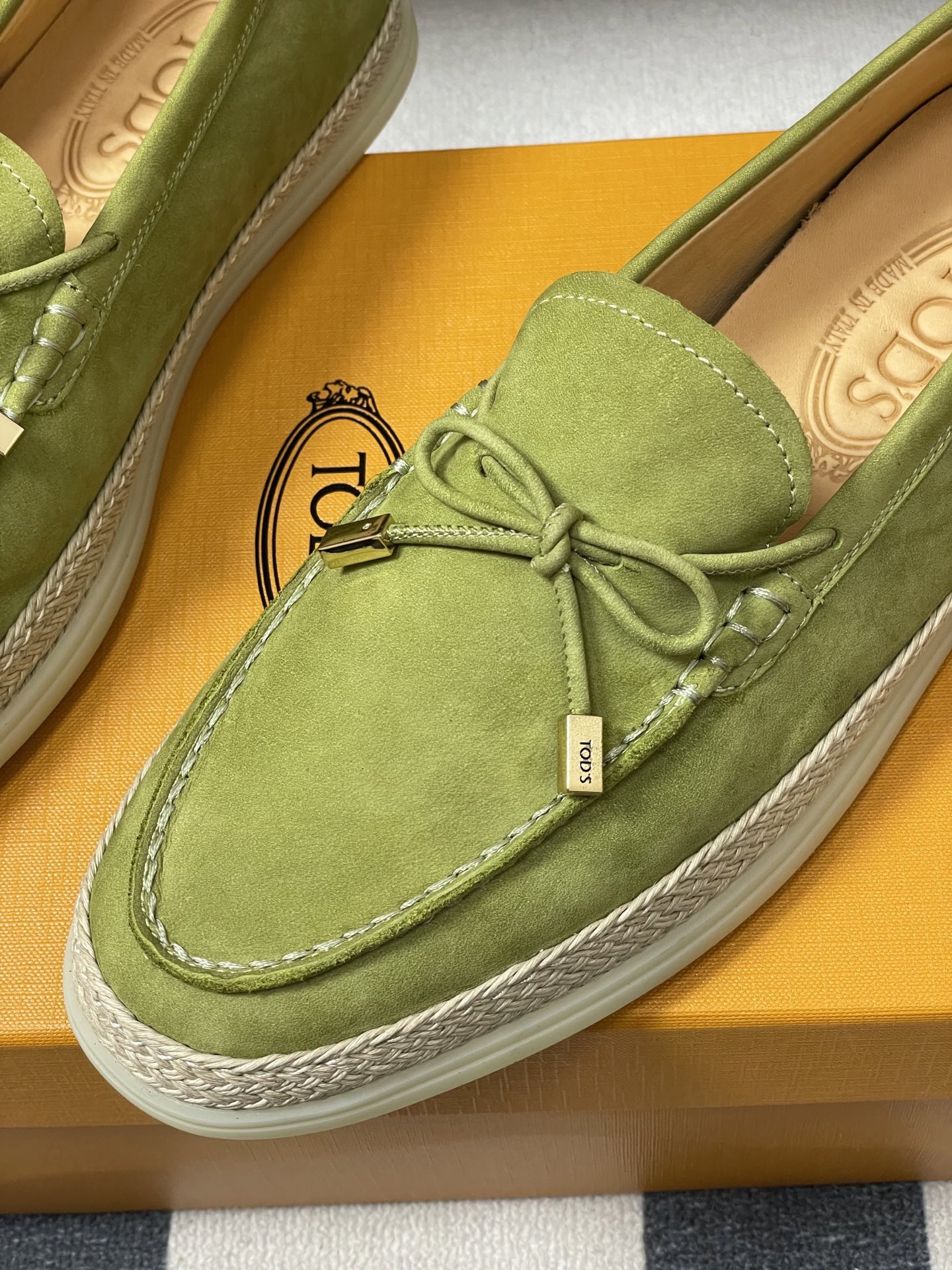 -26Ss早春新款 TOD'S托德斯 磨砂皮面草编麻绳底乐福鞋经典蝴蝶结厚底休闲单鞋本款乐福鞋以绒面皮革