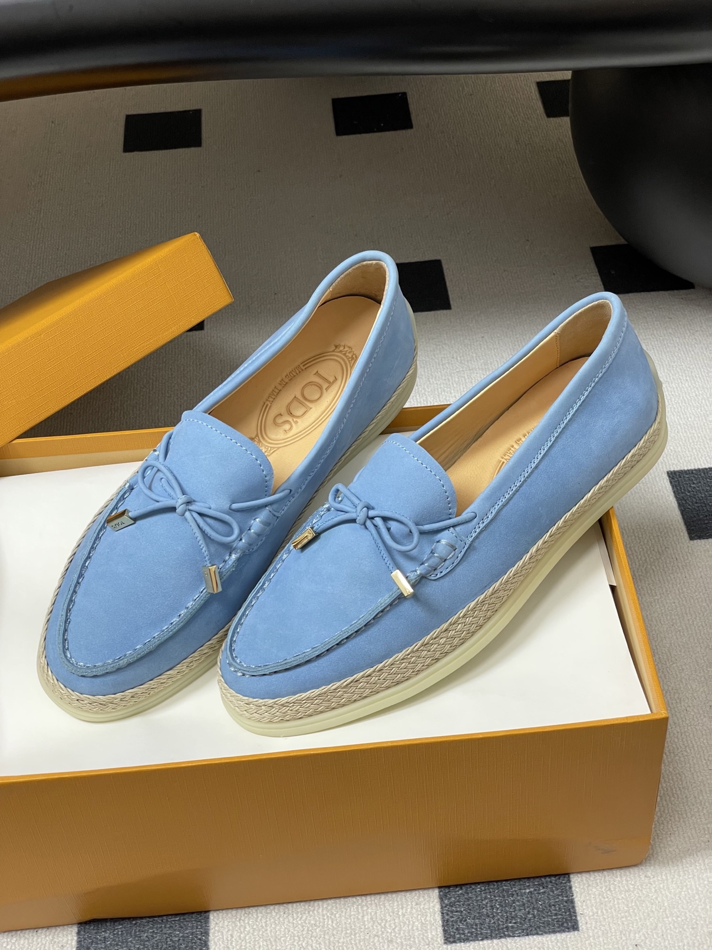 -26Ss早春新款 TOD'S托德斯 磨砂皮面草编麻绳底乐福鞋经典蝴蝶结厚底休闲单鞋本款乐福鞋以绒面皮革