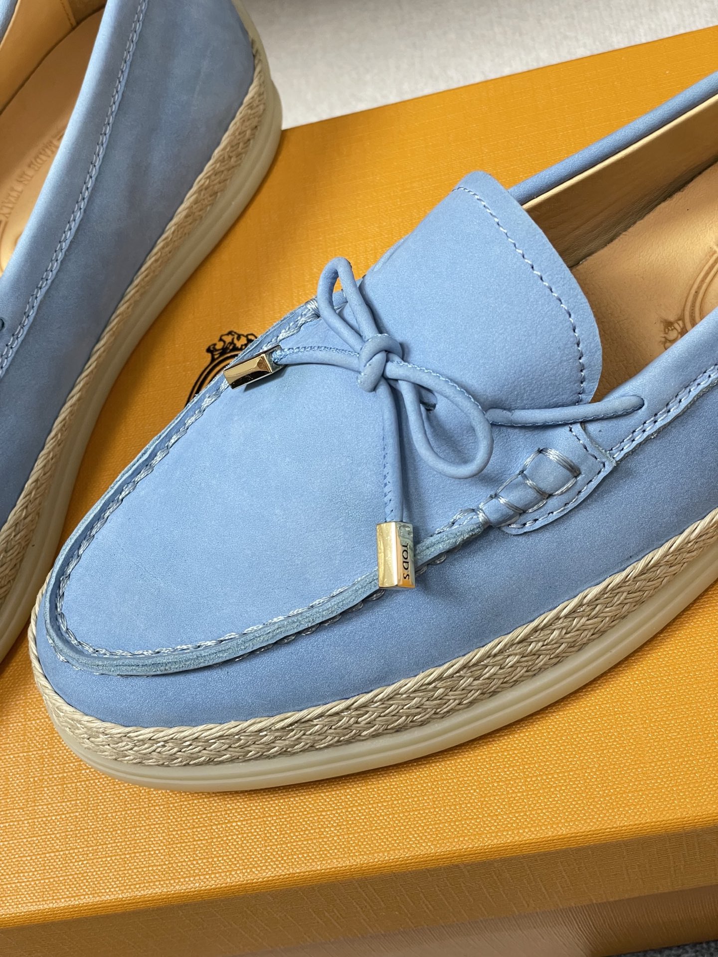 -26Ss早春新款 TOD'S托德斯 磨砂皮面草编麻绳底乐福鞋经典蝴蝶结厚底休闲单鞋本款乐福鞋以绒面皮革