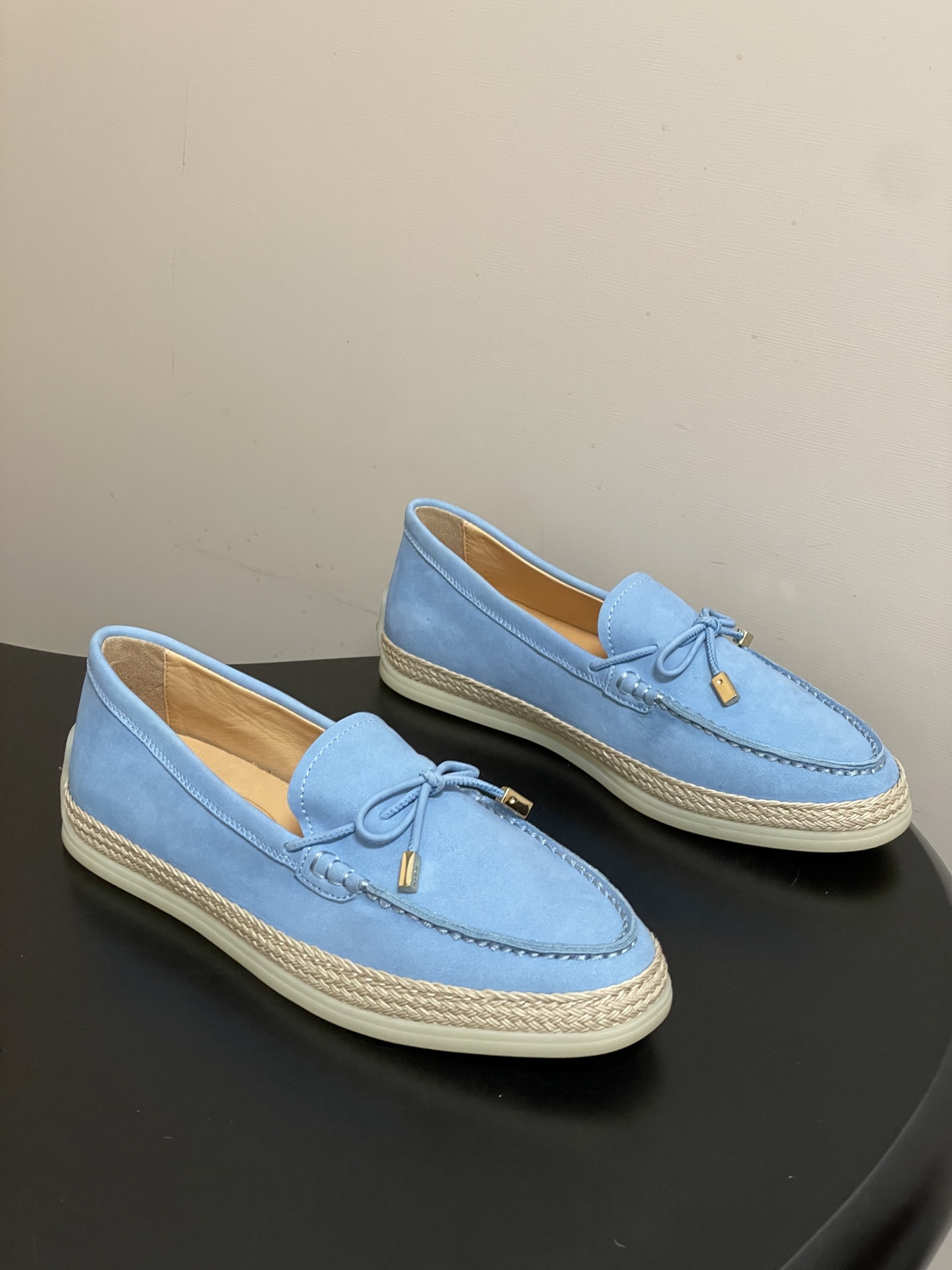 -26Ss早春新款 TOD'S托德斯 磨砂皮面草编麻绳底乐福鞋经典蝴蝶结厚底休闲单鞋本款乐福鞋以绒面皮革