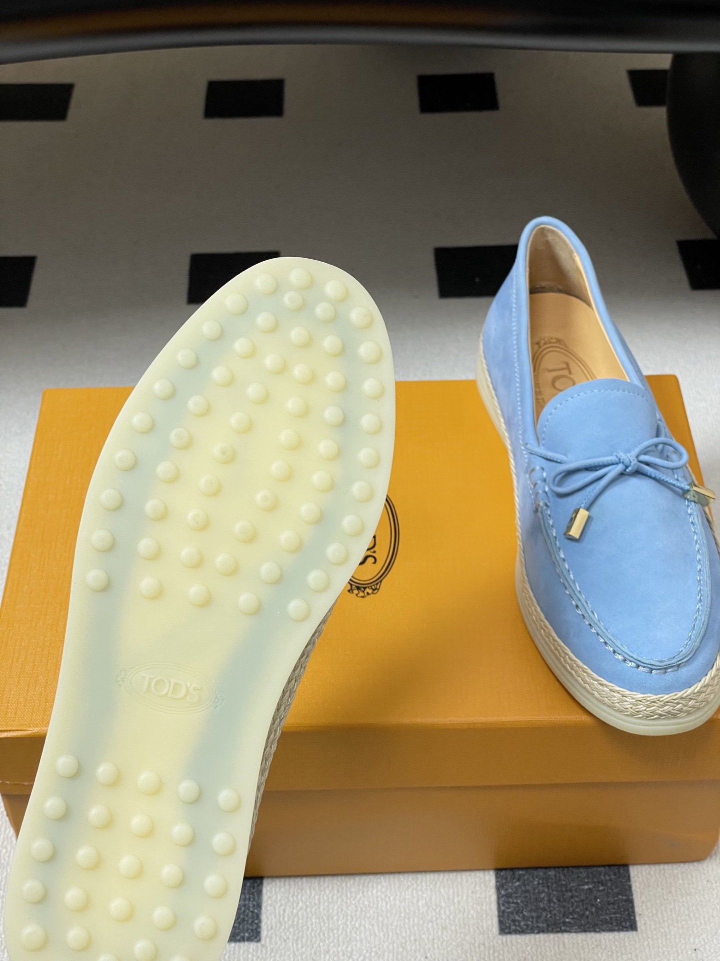 -26Ss早春新款 TOD'S托德斯 磨砂皮面草编麻绳底乐福鞋经典蝴蝶结厚底休闲单鞋本款乐福鞋以绒面皮革