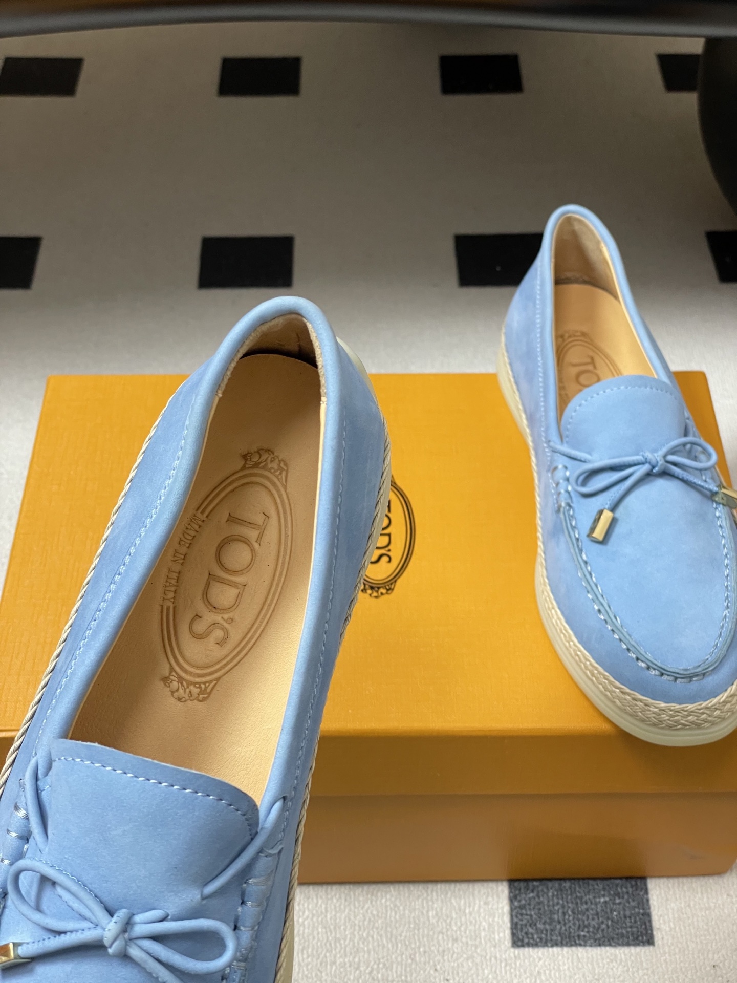 -26Ss早春新款 TOD'S托德斯 磨砂皮面草编麻绳底乐福鞋经典蝴蝶结厚底休闲单鞋本款乐福鞋以绒面皮革