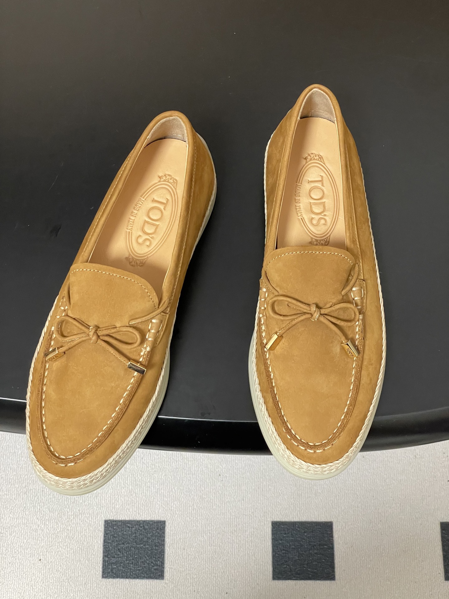 -26Ss早春新款 TOD'S托德斯 磨砂皮面草编麻绳底乐福鞋经典蝴蝶结厚底休闲单鞋本款乐福鞋以绒面皮革