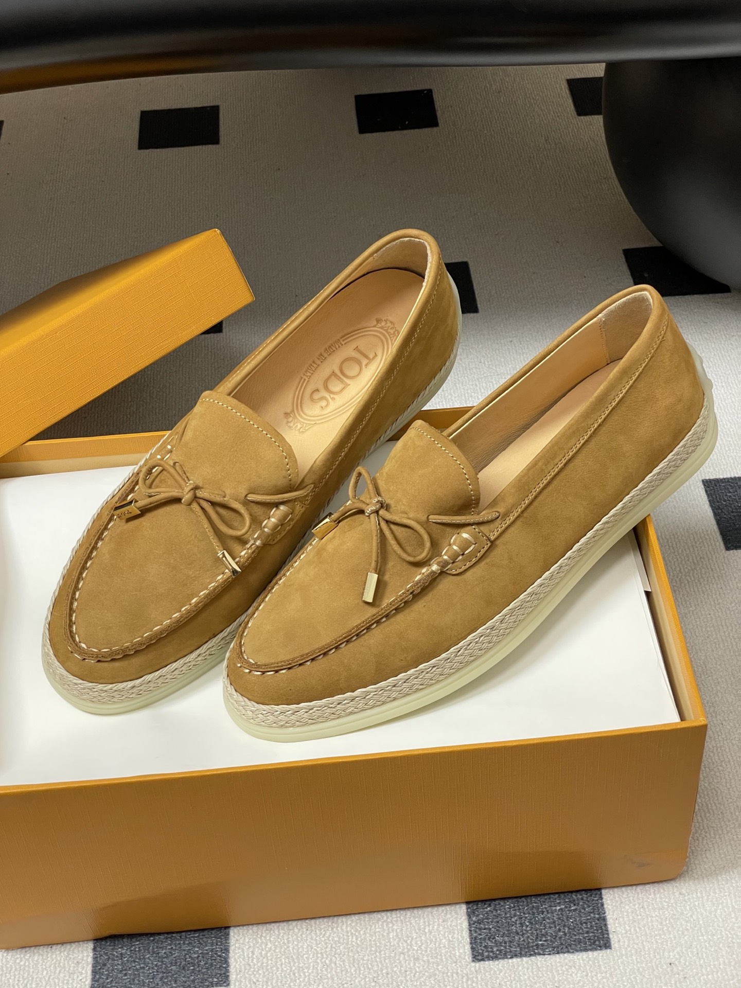 -26Ss早春新款 TOD'S托德斯 磨砂皮面草编麻绳底乐福鞋经典蝴蝶结厚底休闲单鞋本款乐福鞋以绒面皮革